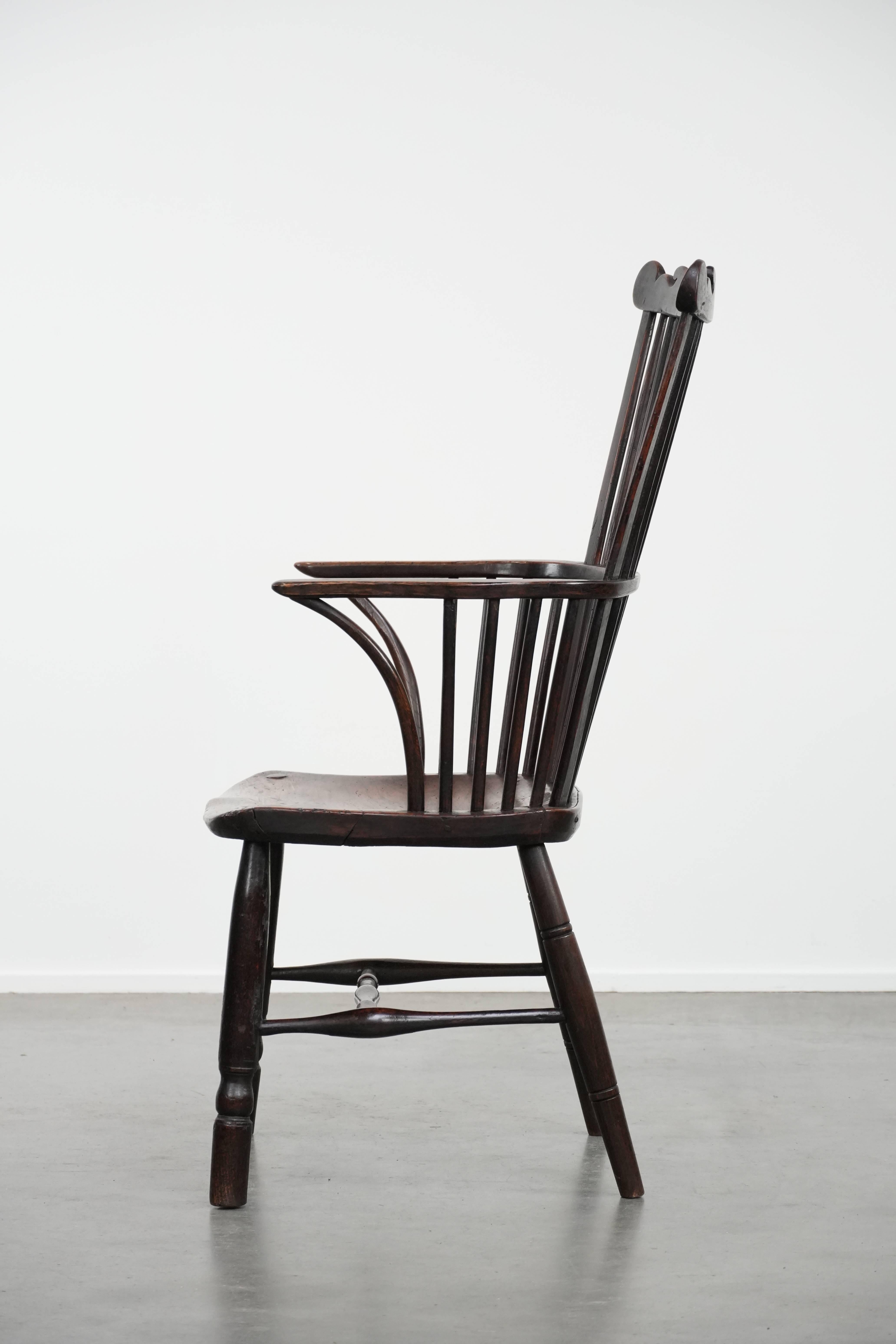 Antique English Windsor chair from the 18th century with spindled backrest (18. Jahrhundert und früher) im Angebot