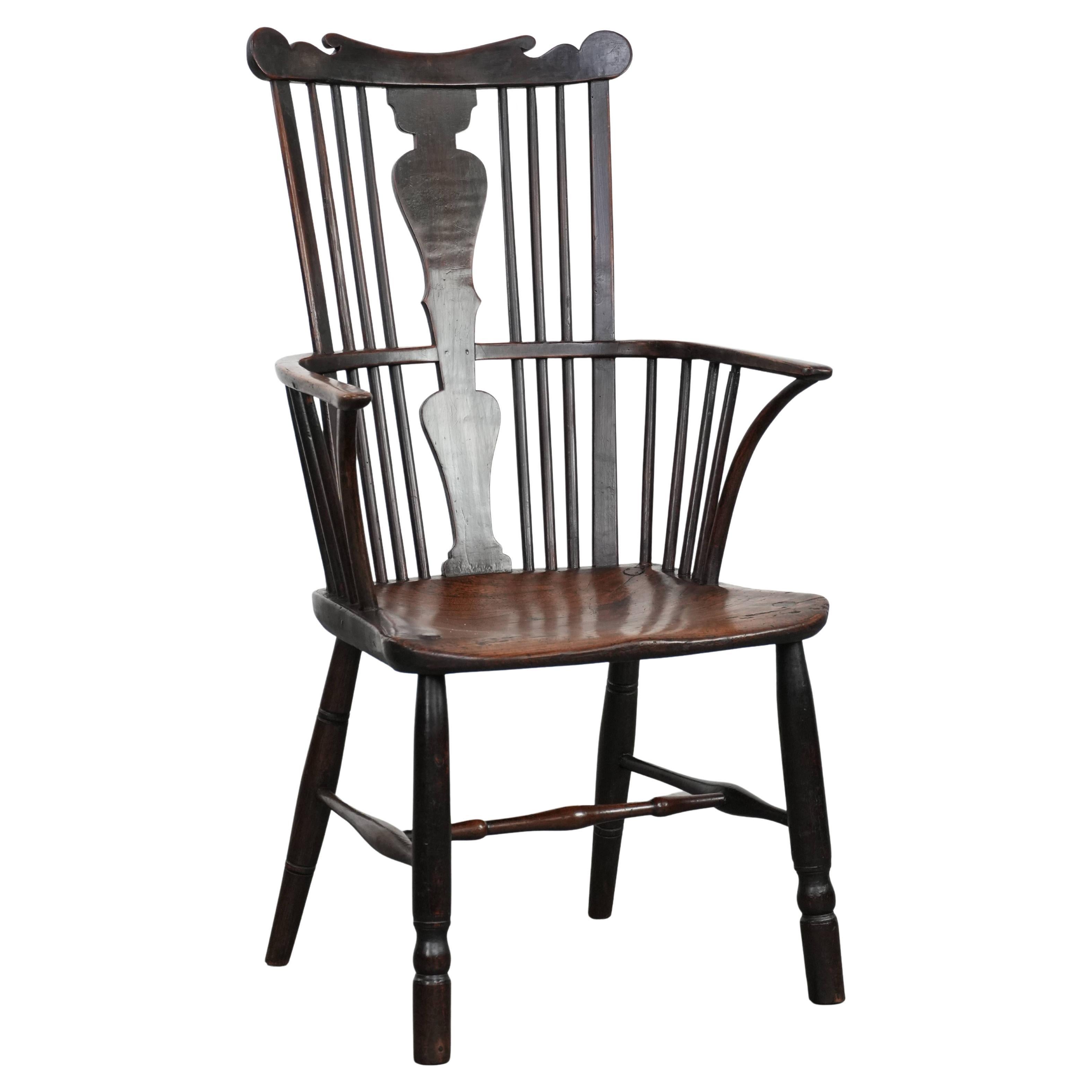 Antique English Windsor chair from the 18th century with spindled backrest