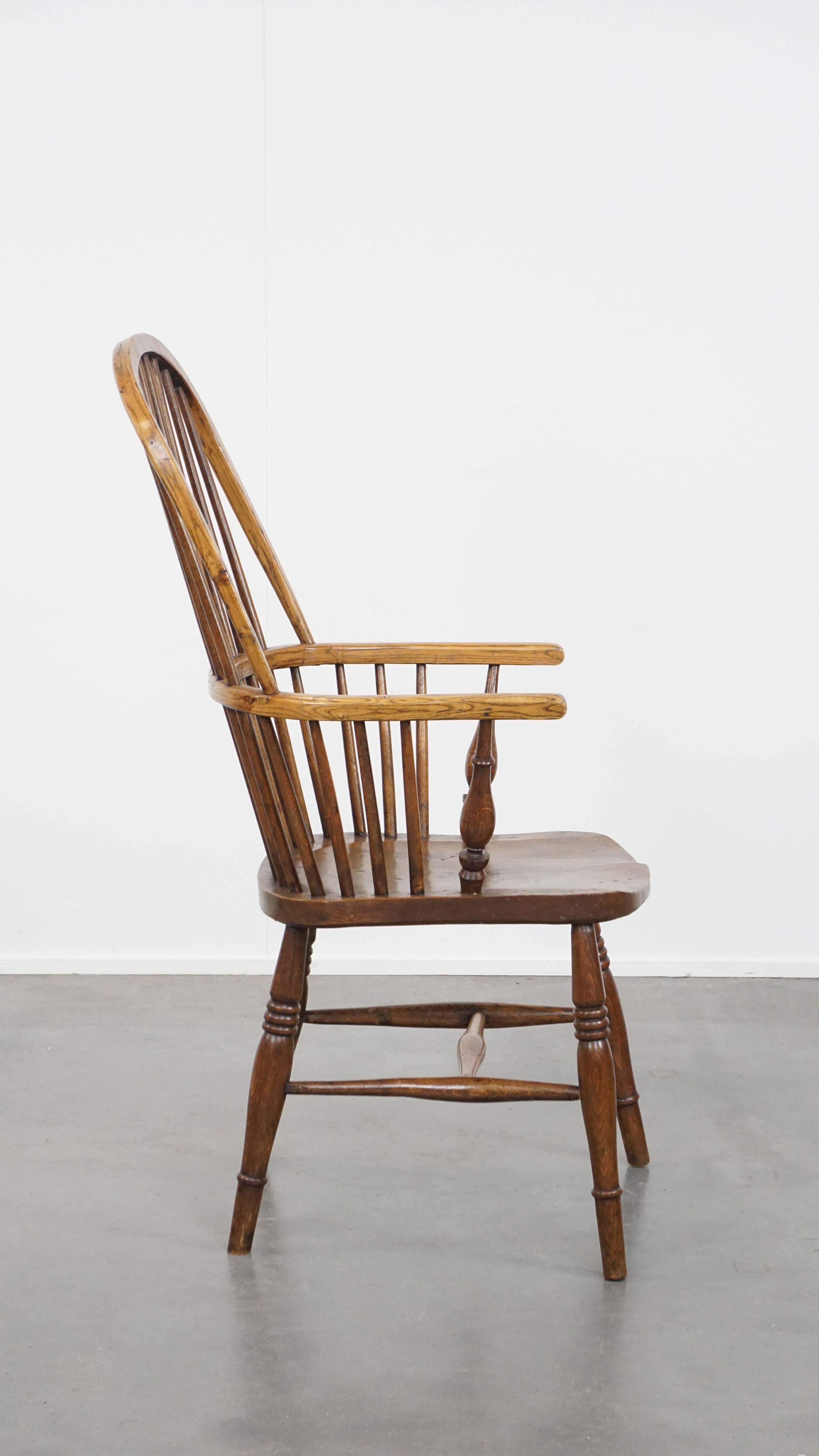 Silla Windsor inglesa antigua del siglo XIX de olmo Romano clásico en venta