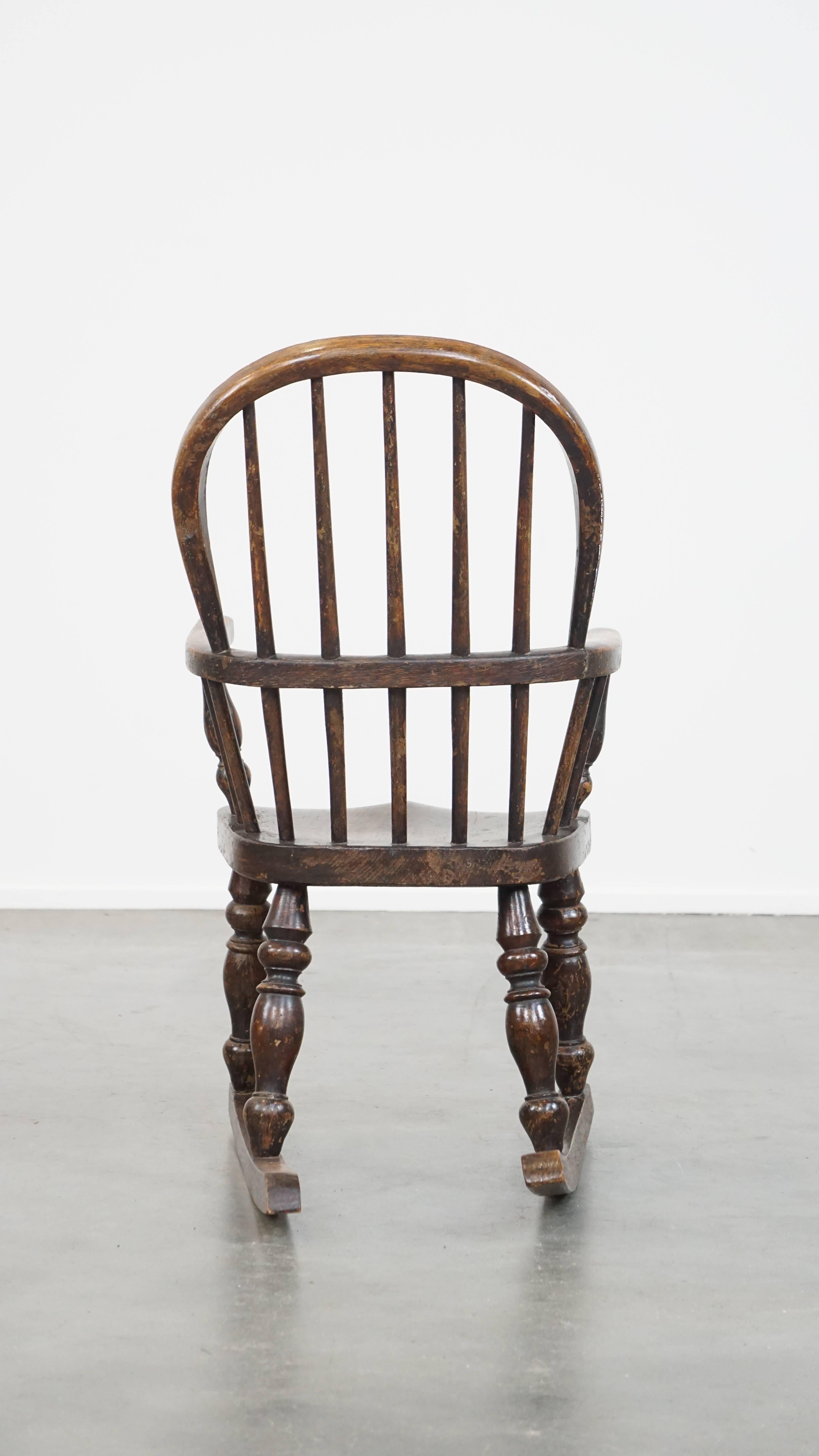 Antique English Windsor children's rocking chair from the early 19th century In Good Condition For Sale In Harderwijk, NL