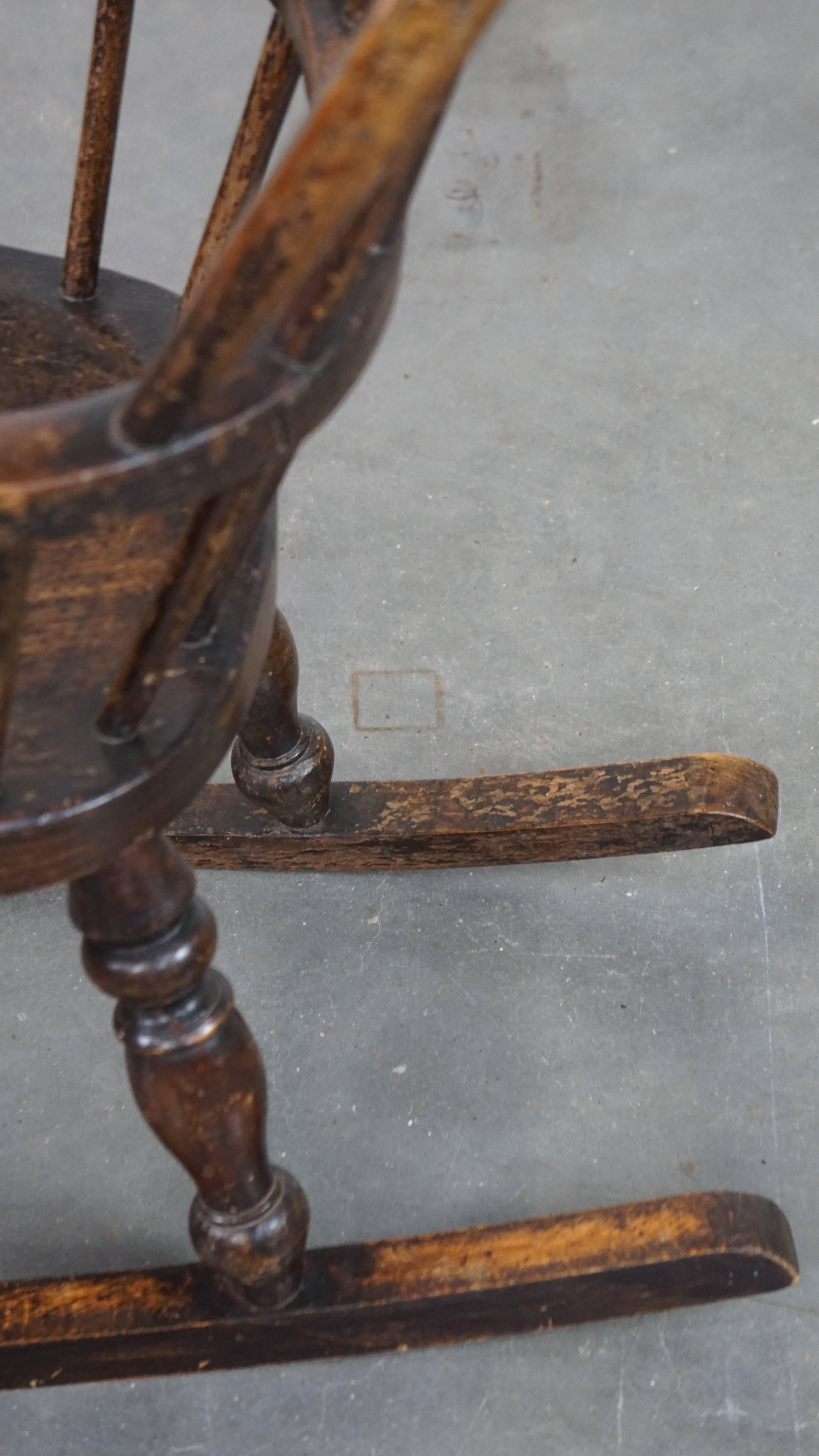 Antique English Windsor children's rocking chair from the early 19th century For Sale 3