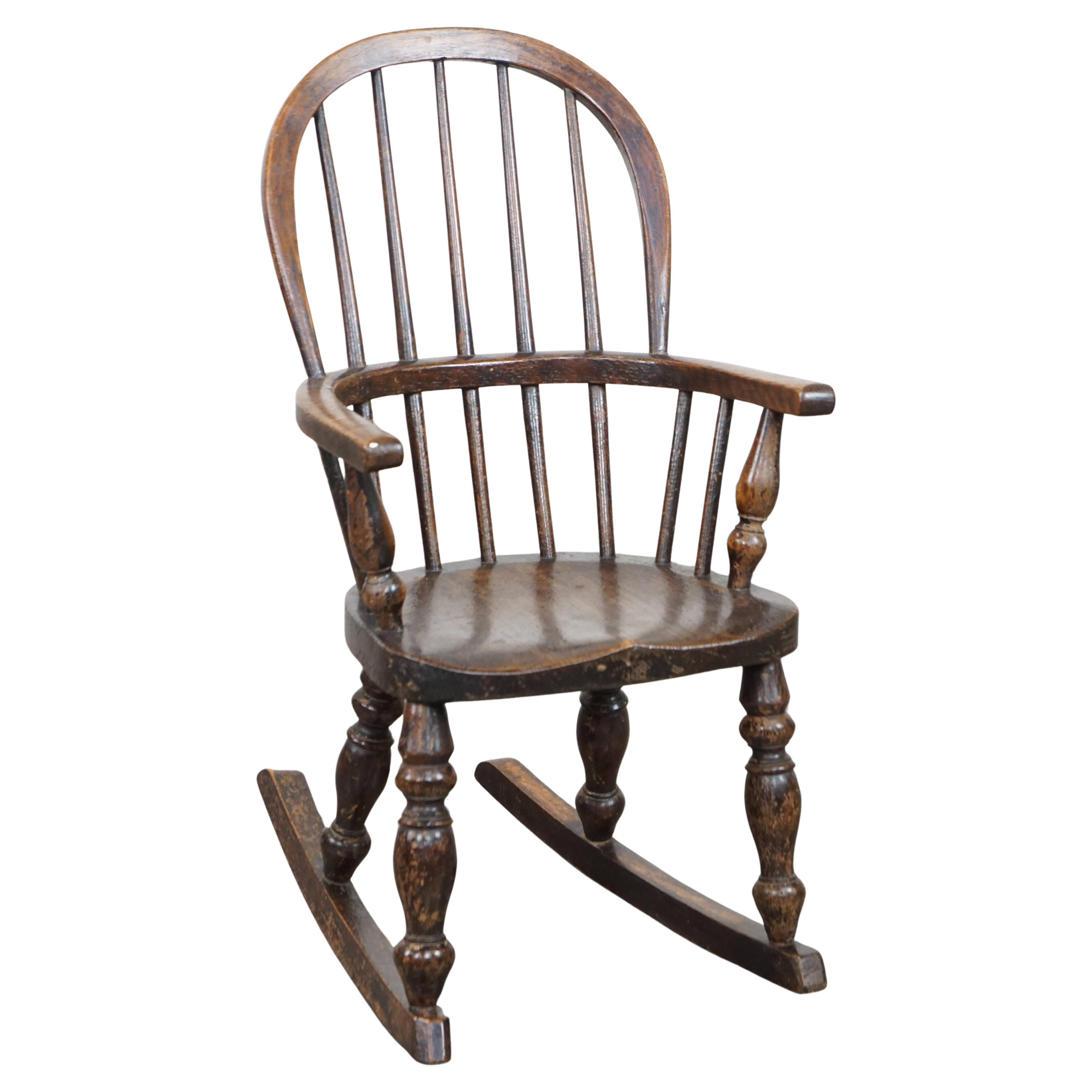 Antique English Windsor children's rocking chair from the early 19th century For Sale