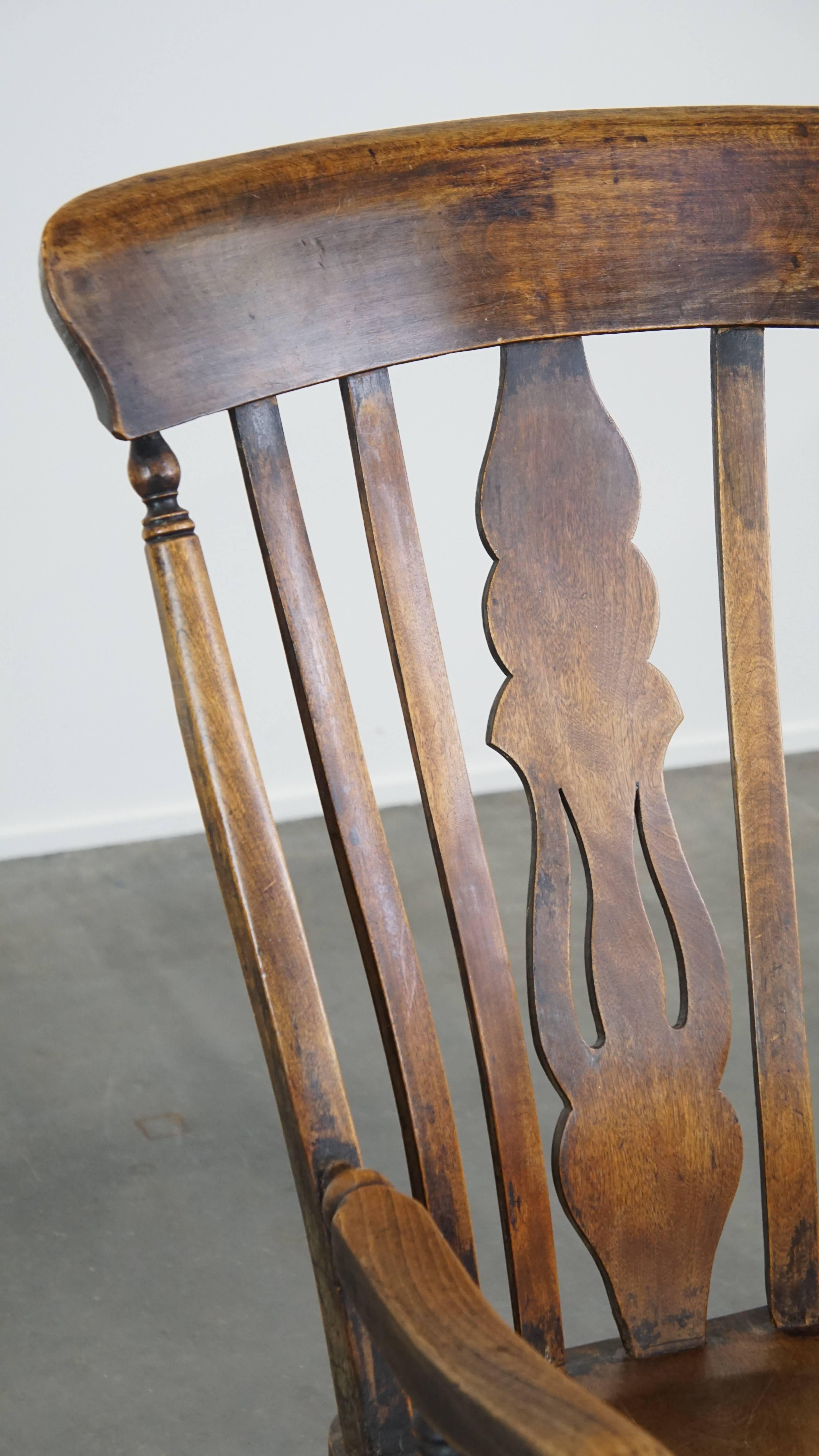 Antique English Windsor rocking chair with a beautiful and pure patina 5