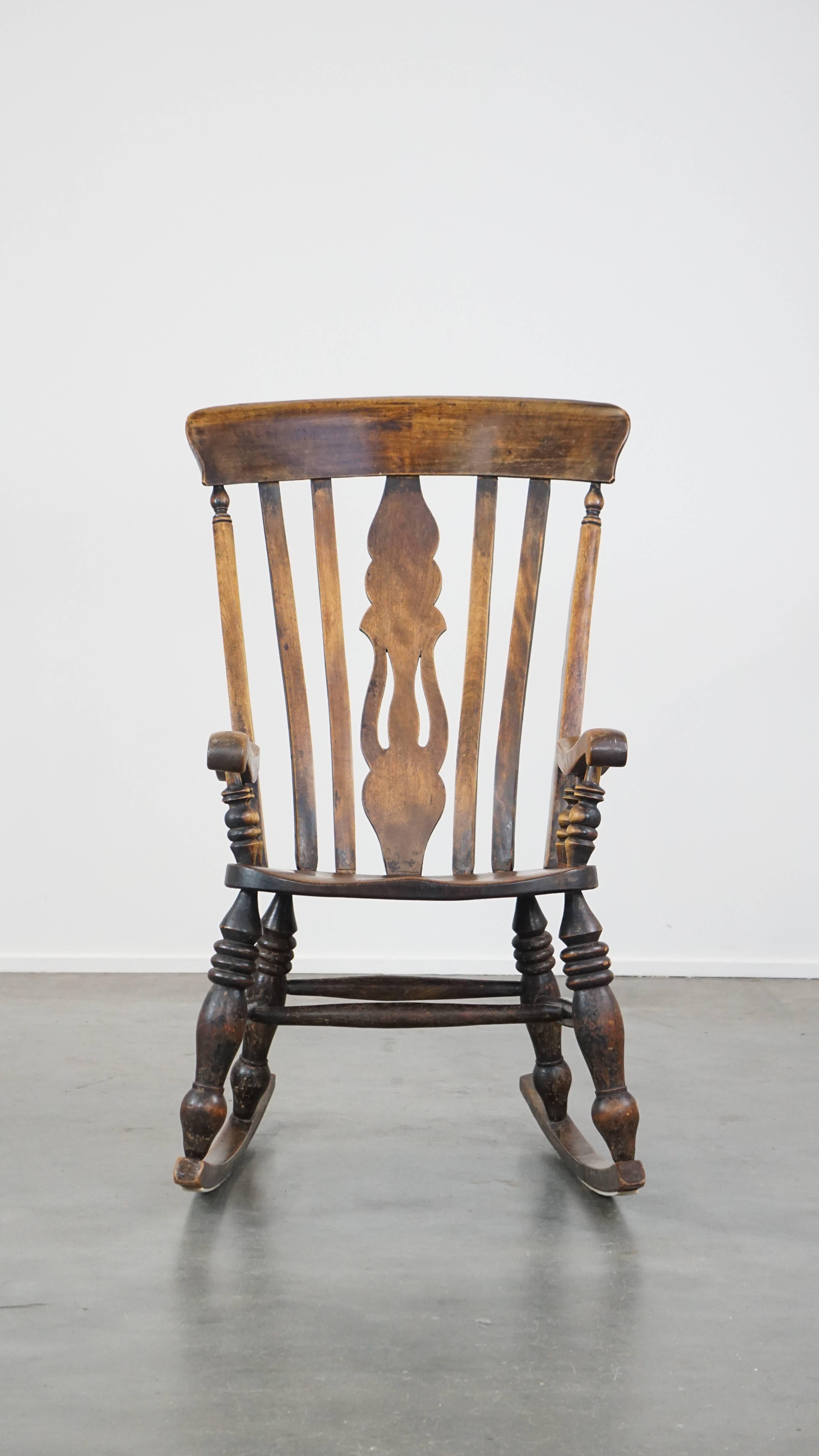 Offered this antique English Windsor rocking chair with a beautiful and pure patina.

This original English Windsor rocking chair is a great asset for the lover of timeless antiques. It has beautiful details and will look great in almost any