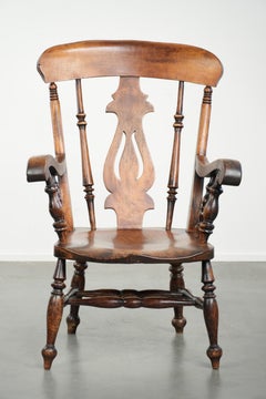 Antique English Windsor spindle chair from the early 19th century