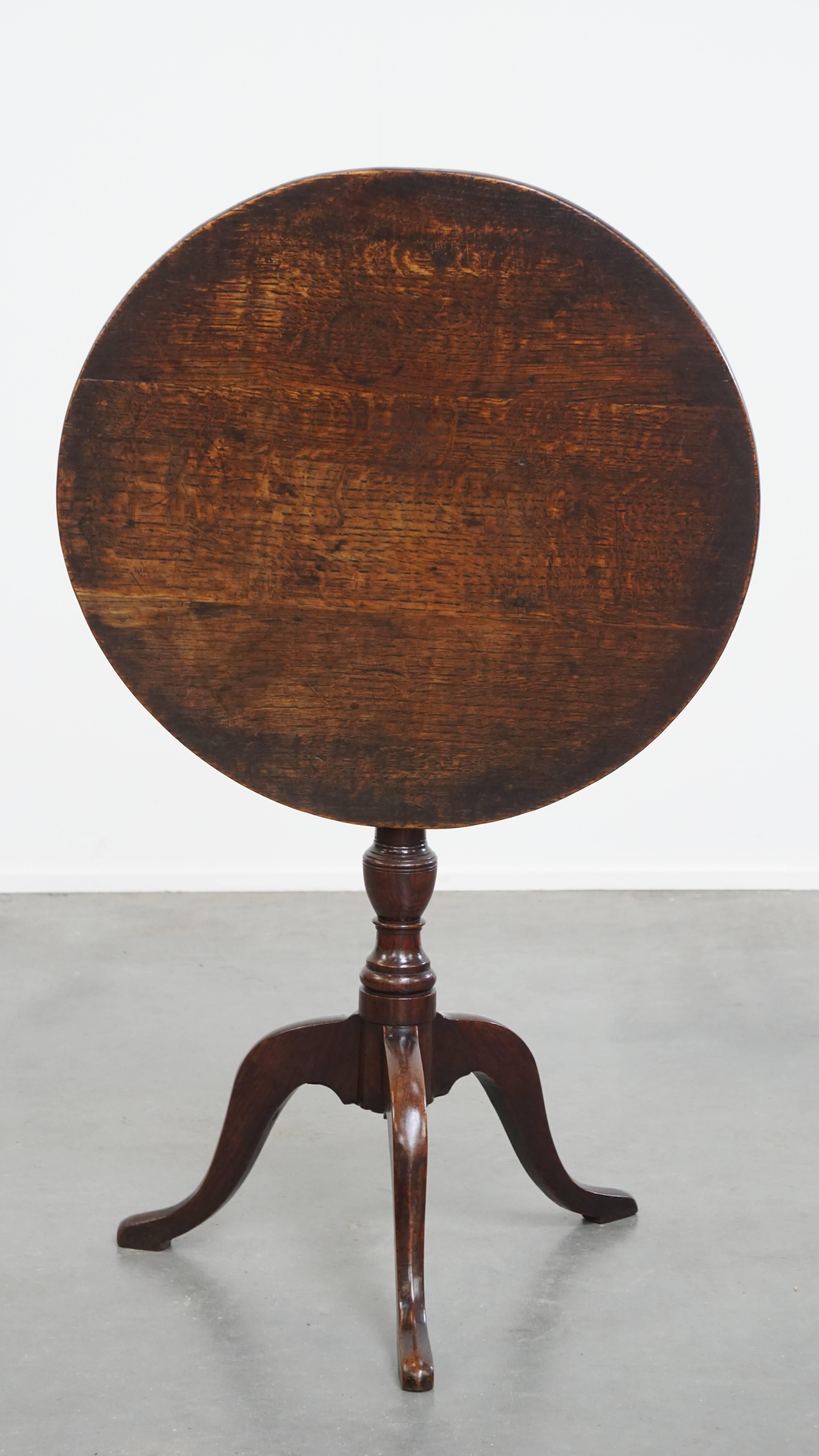 Antigua mesa inglesa de vino / basculante / auxiliar del siglo XIX Hecho a mano en venta
