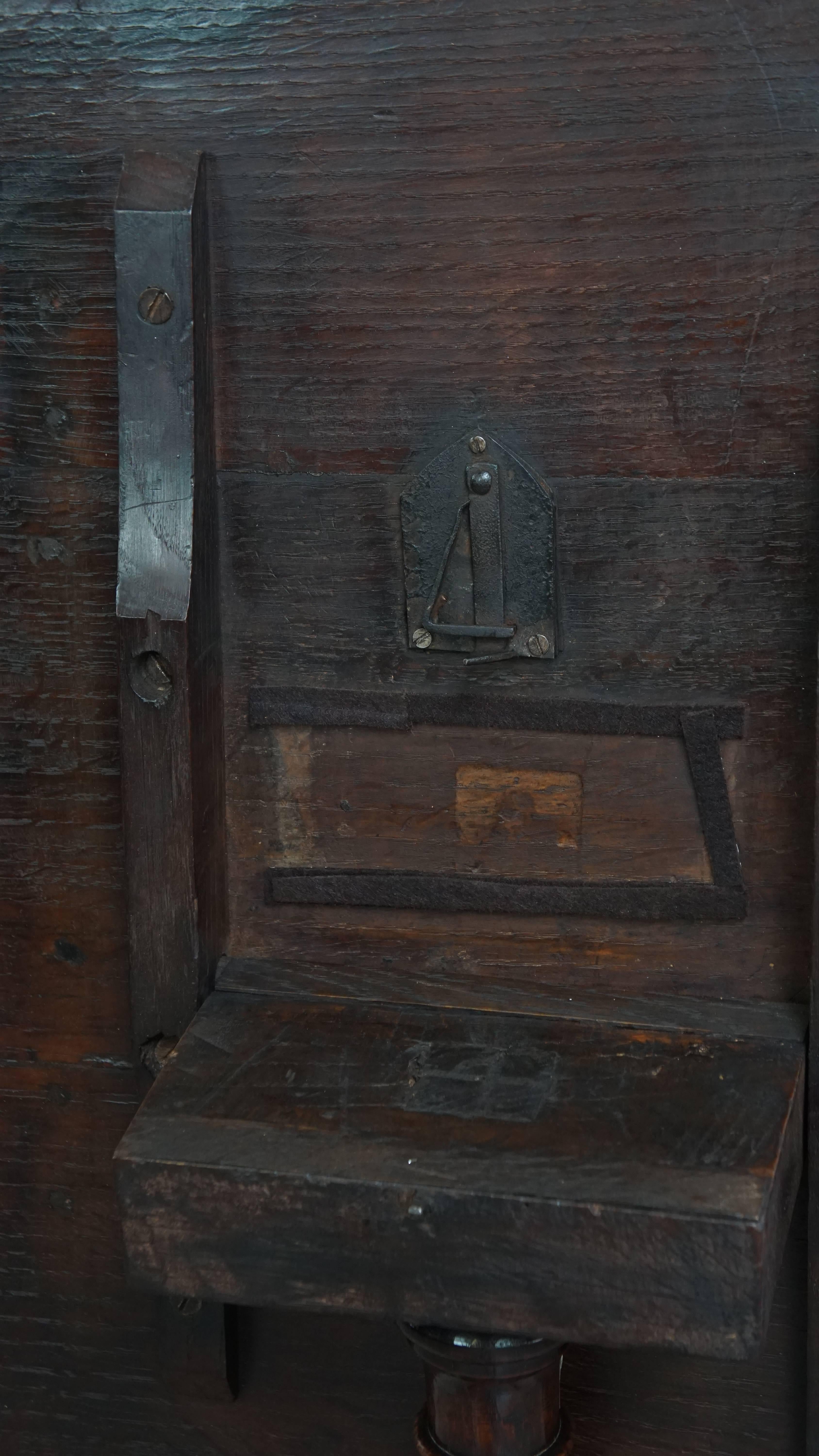 Antigua mesa inglesa de vino / basculante / auxiliar del siglo XIX en venta 1