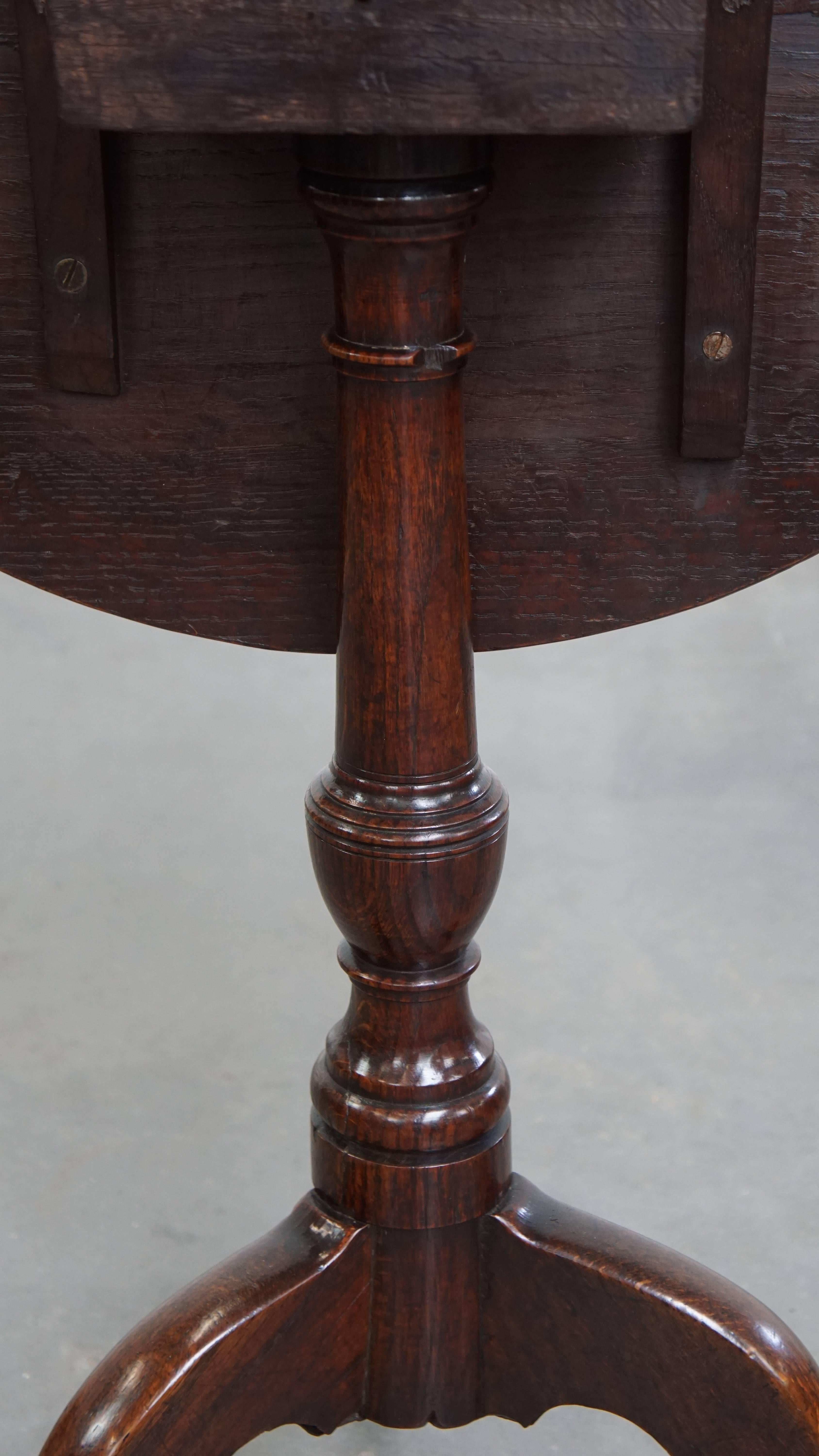 Antigua mesa inglesa de vino / basculante / auxiliar del siglo XIX en venta 3