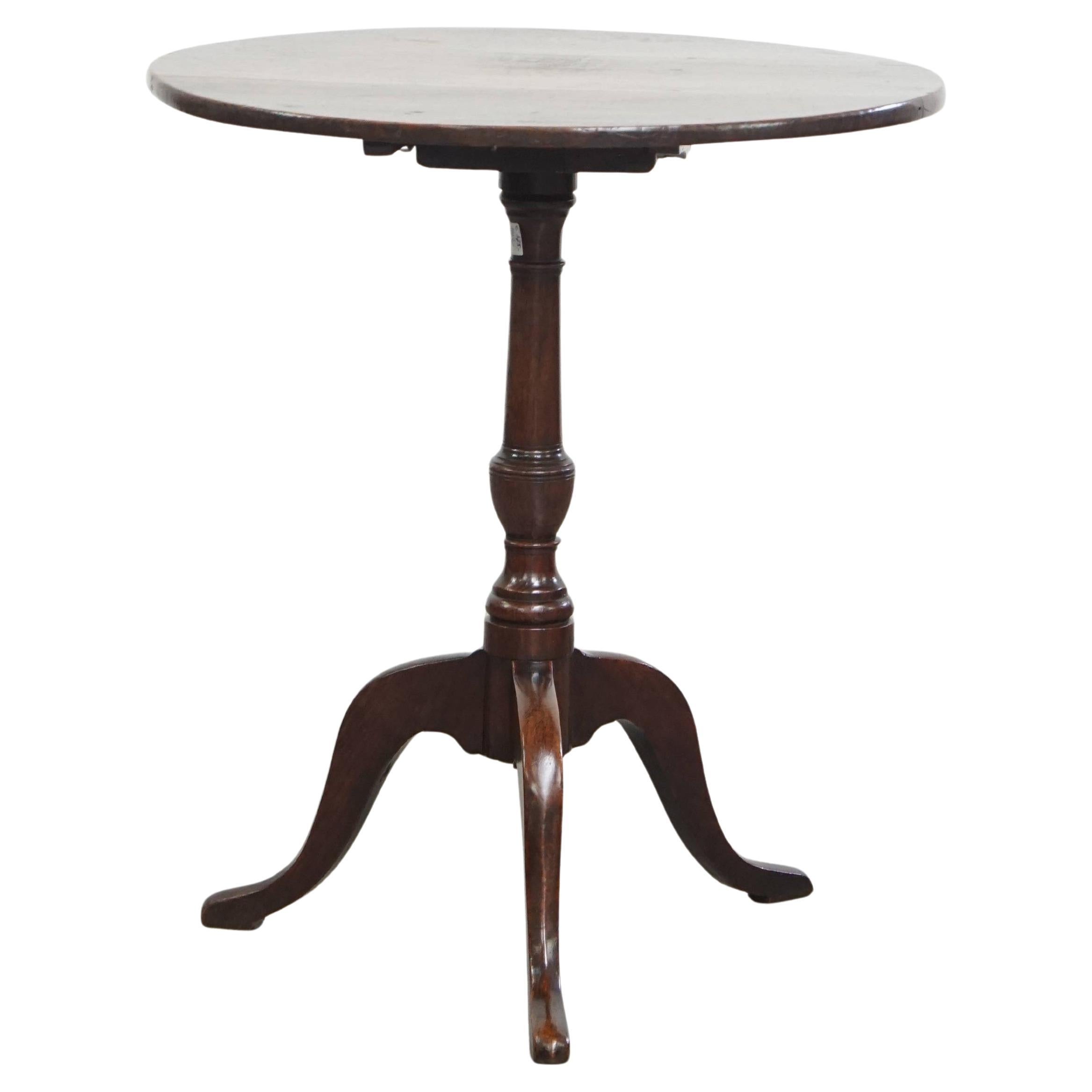 Antigua mesa inglesa de vino / basculante / auxiliar del siglo XIX en venta