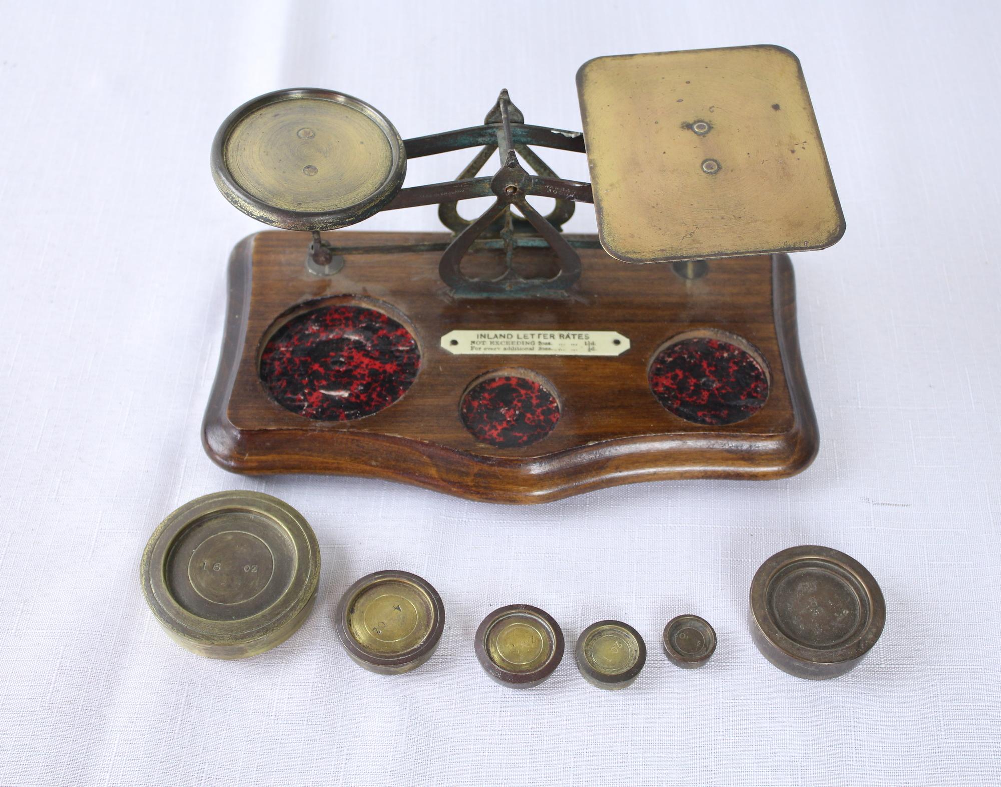 Antique English Wood and Brass Postal Scale In Good Condition For Sale In Port Chester, NY