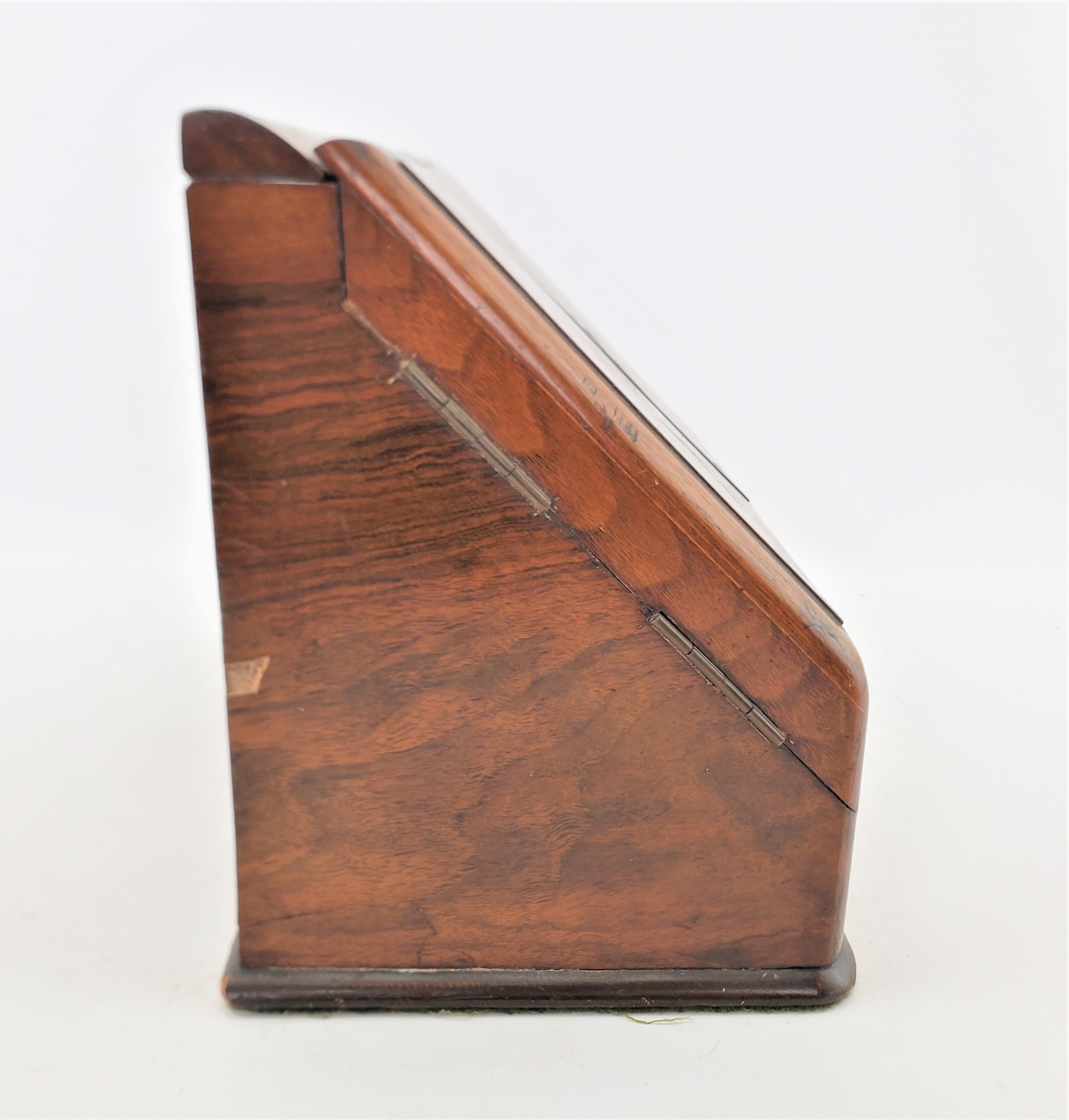 Antiker englischer Lap-Schreibtisch und Dokumentenschachtel aus Holz und Messing (Maschinell gefertigt) im Angebot