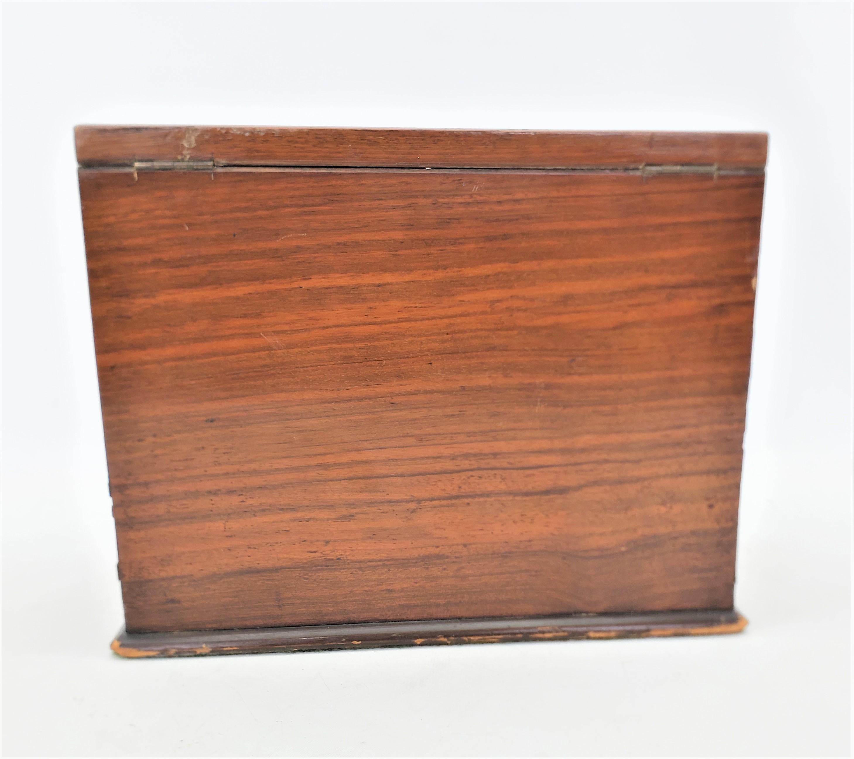 Antiker englischer Lap-Schreibtisch und Dokumentenschachtel aus Holz und Messing im Zustand „Gut“ im Angebot in Hamilton, Ontario