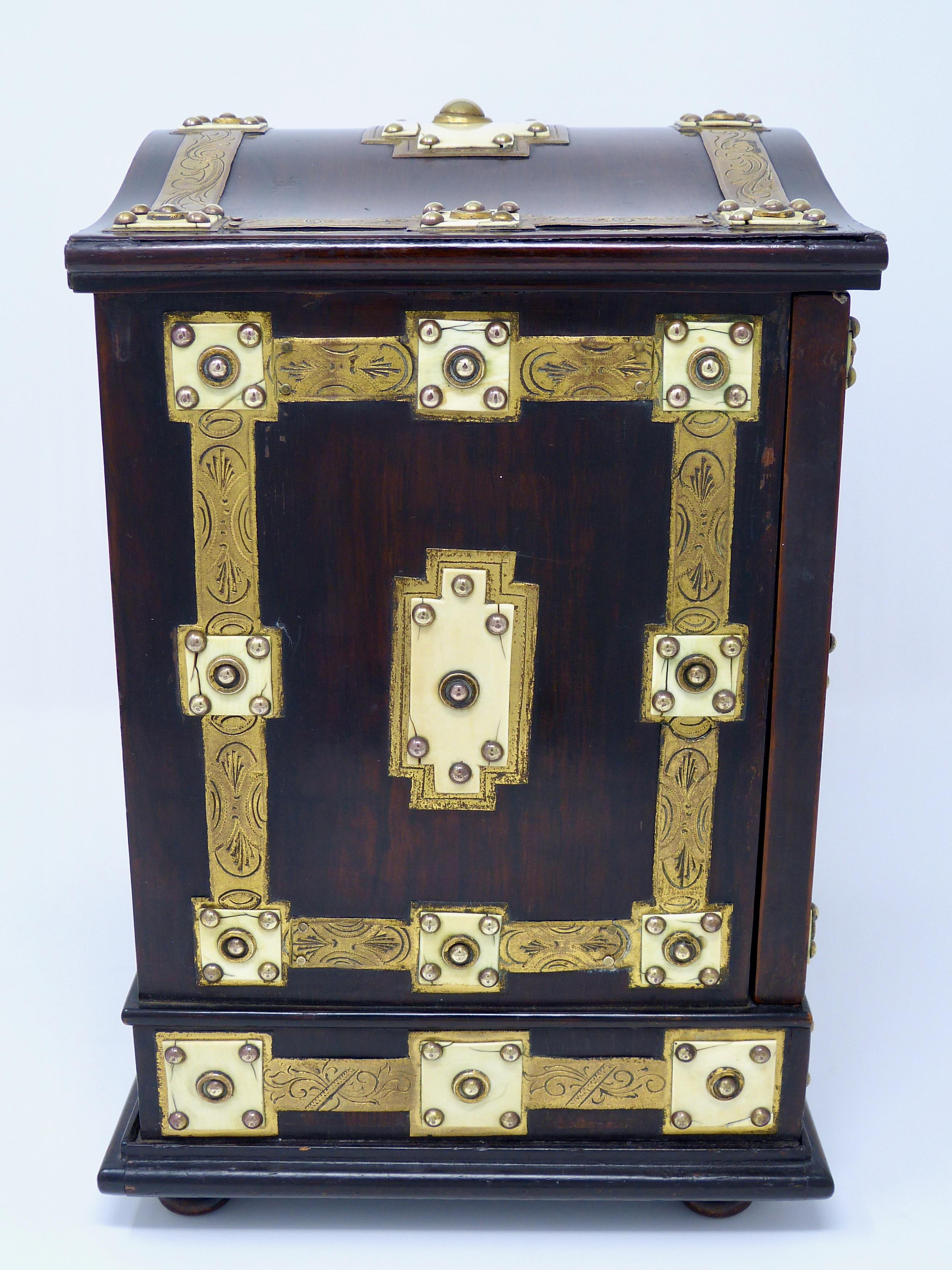 Antique English Wood Bronze and Ivory Jewelry Box, circa 1890 In Good Condition In Torreon, Coahuila