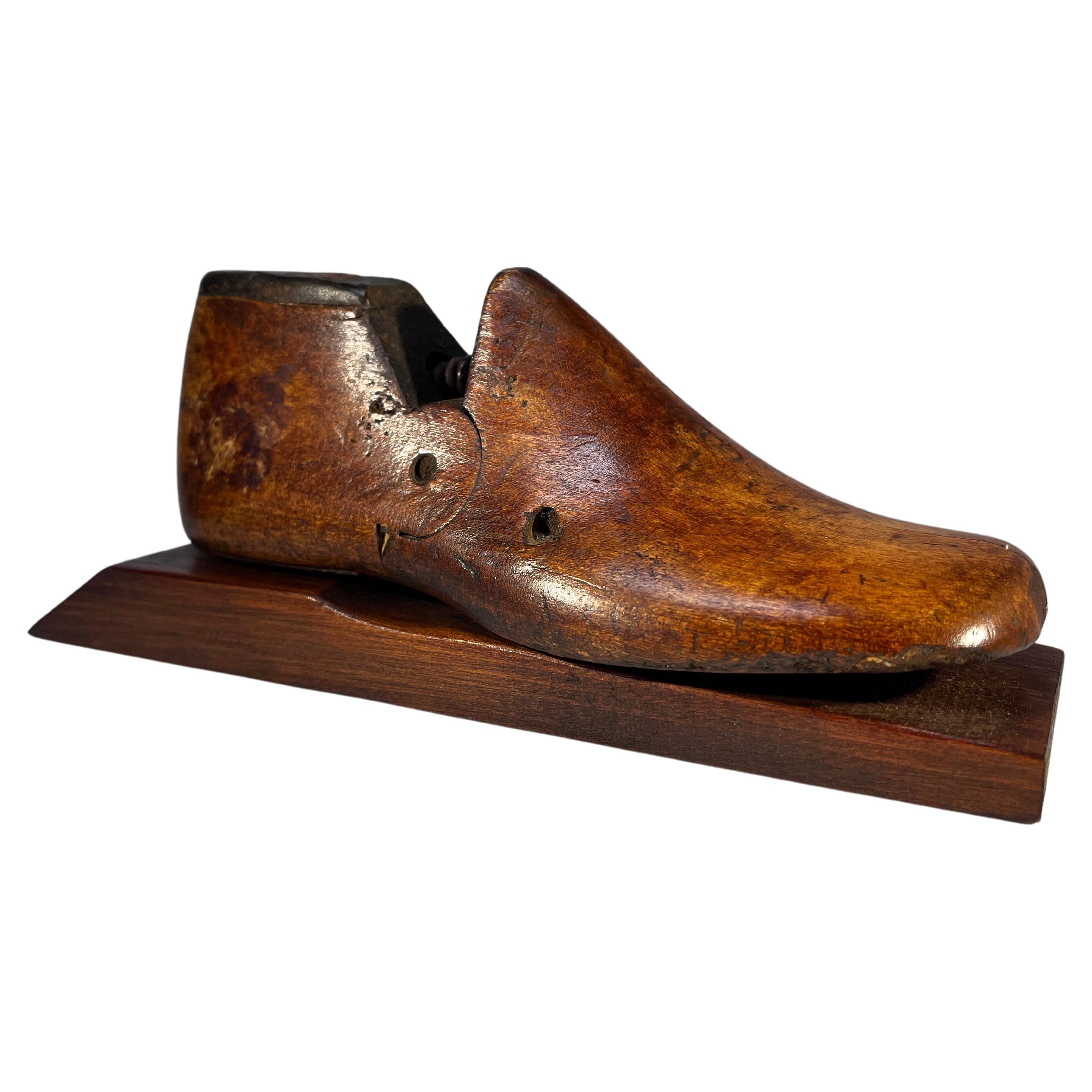 Antique English Wooden Child's Shoe Last Size 8,  England, 1940 For Sale