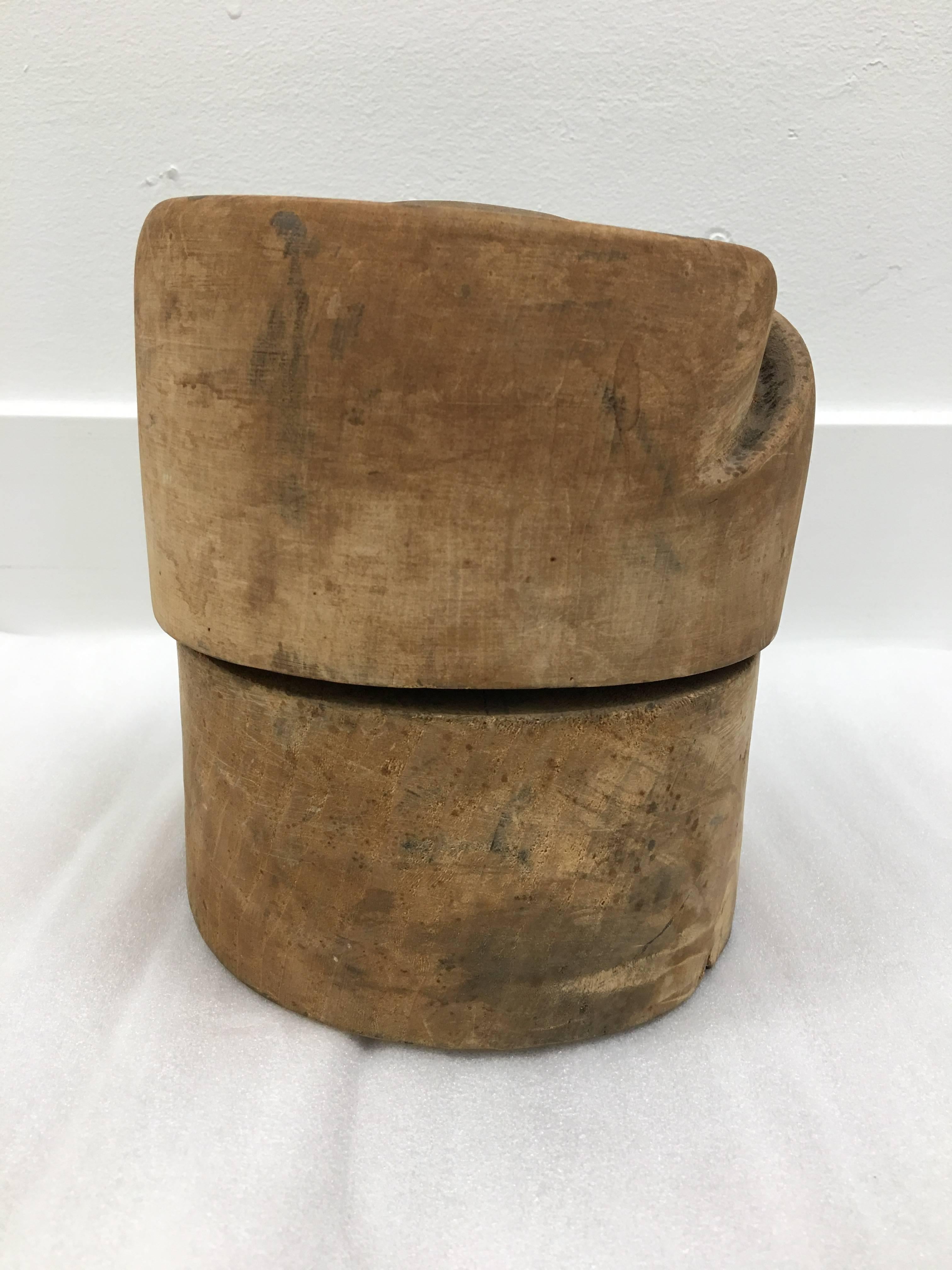 Antique English Wooden Hat Mold In Distressed Condition In Phoenix, AZ