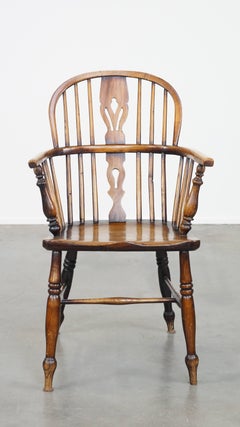 Antique English wooden Windsor dining room/side chair