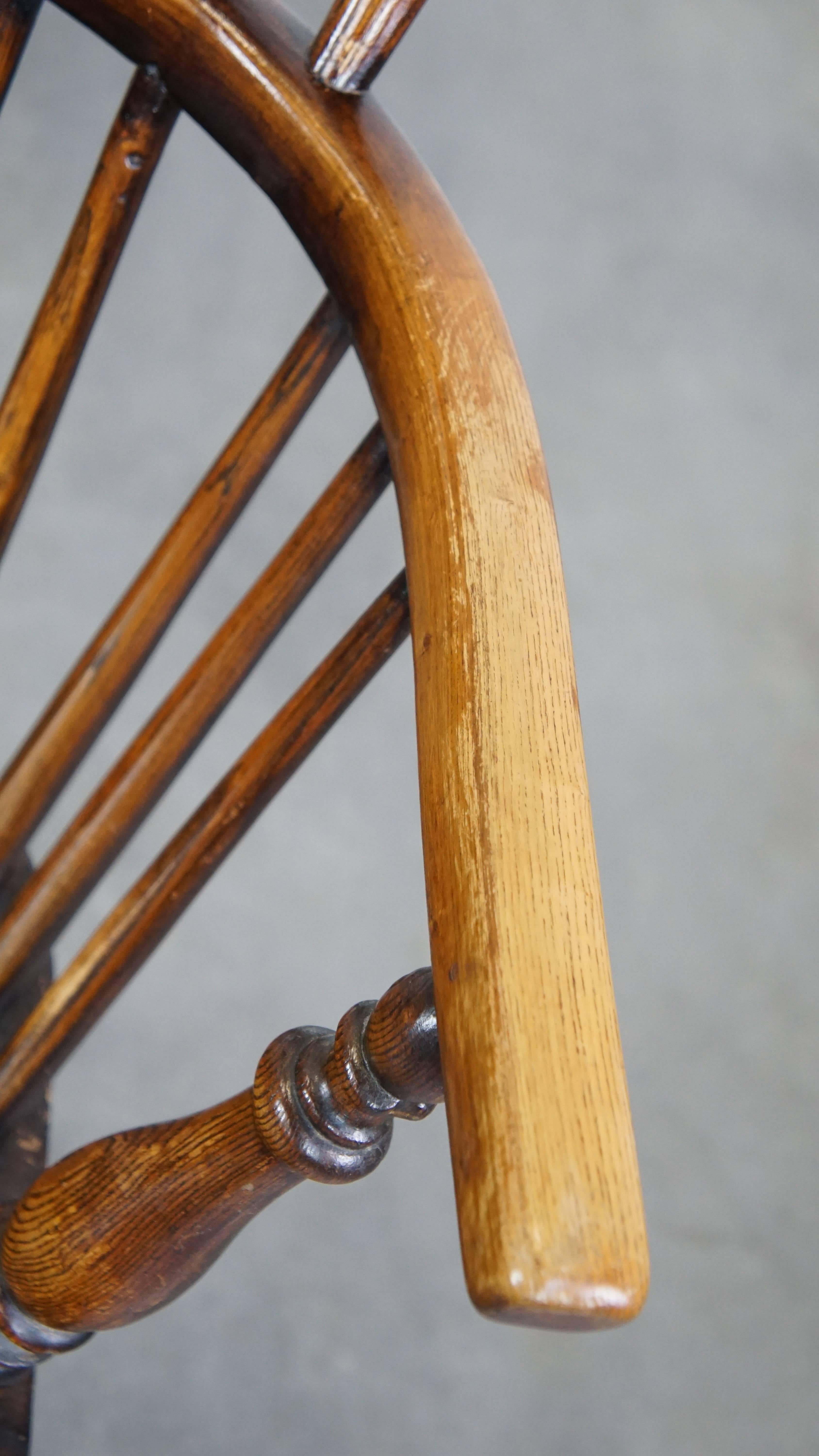 Antiker englischer Windsor-Esszimmer-/Beistellstuhl aus Holz im Angebot 2