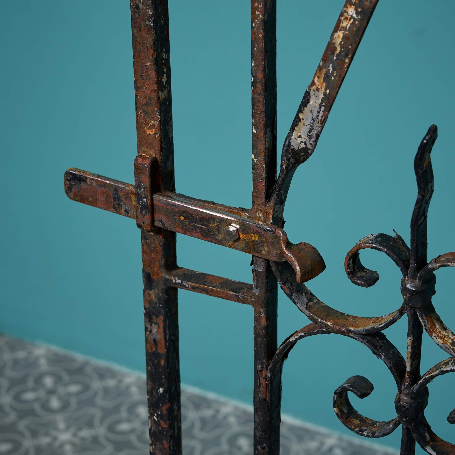 Antique English Wrought Iron Pedestrian Gate In Fair Condition For Sale In Wormelow, Herefordshire