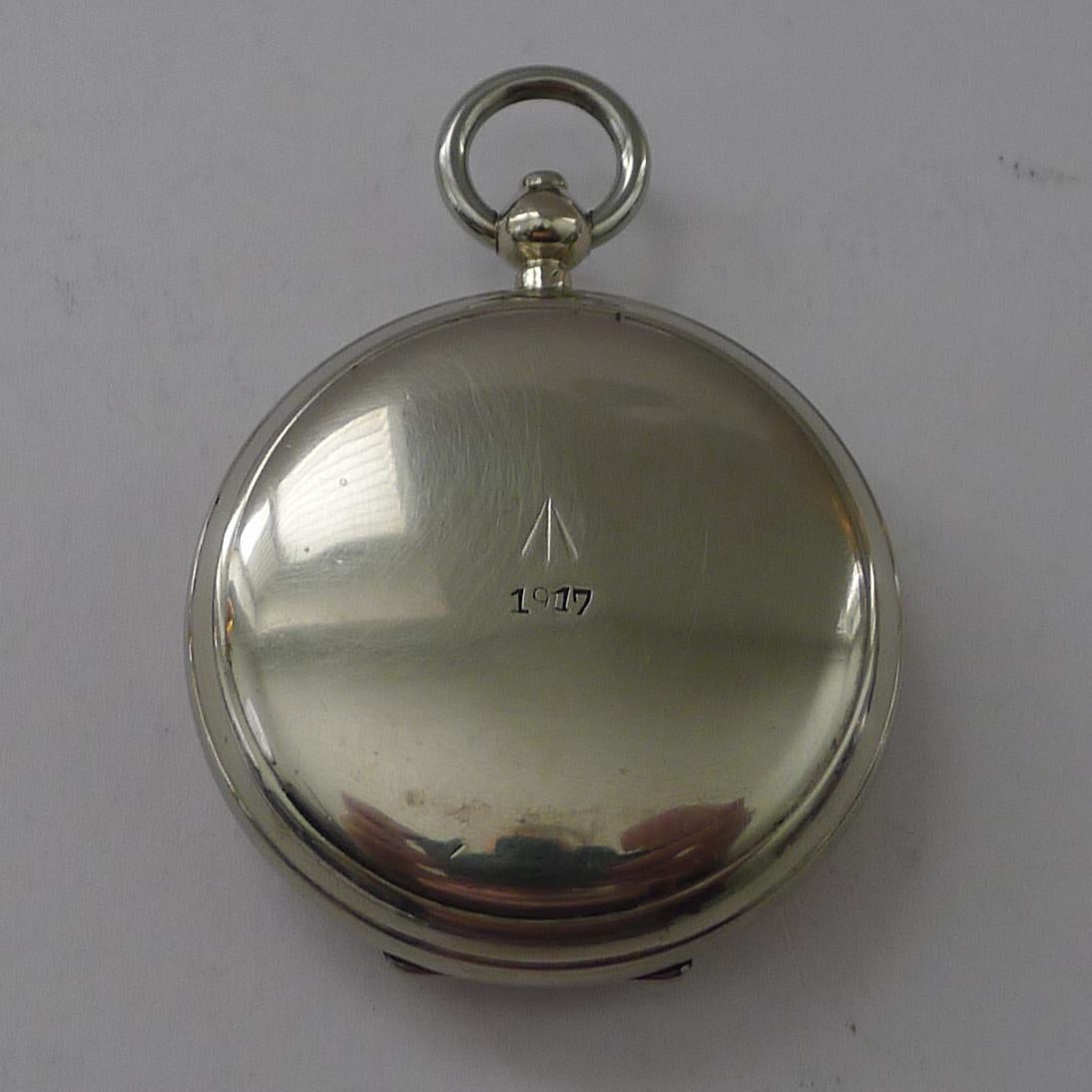 Antique English WW1 Military Issued Compass - 1917 In Good Condition For Sale In Bath, GB
