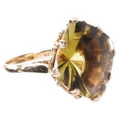 Bague anglaise ancienne en or jaune et citrine, taille 8