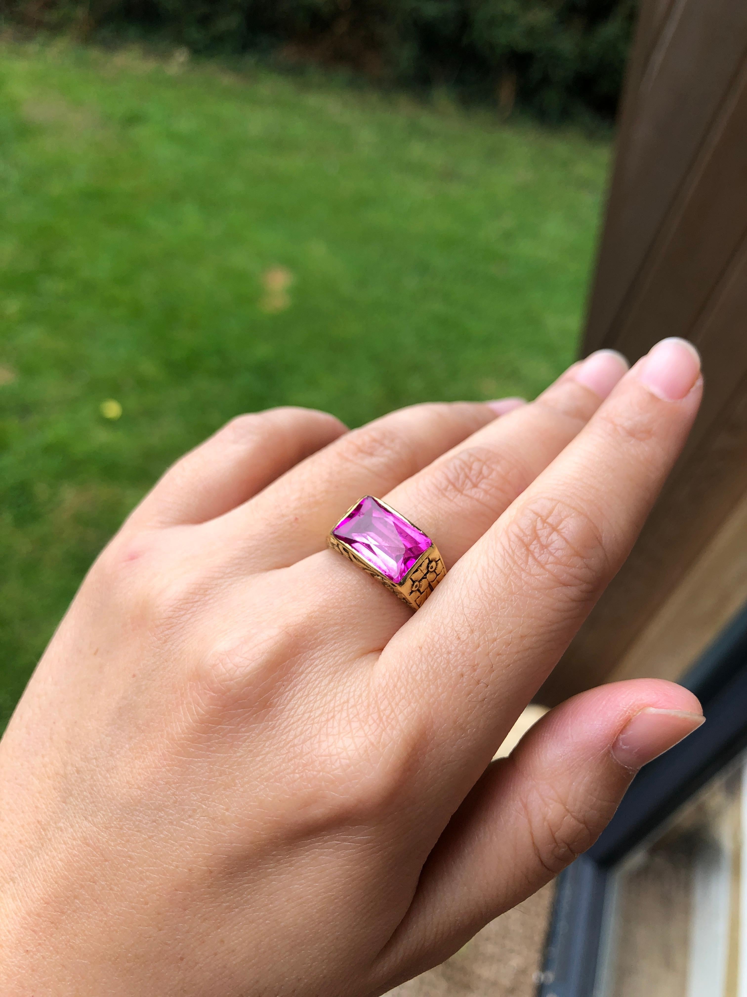 Antique Engraved 14 Carat Yellow Gold Pink Quartz Ring In Excellent Condition For Sale In Banbury, GB