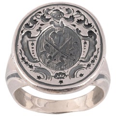 Bague pour homme en argent gravée d'un blason ancien