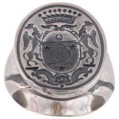 Bague pour homme en argent gravée d'un blason ancien