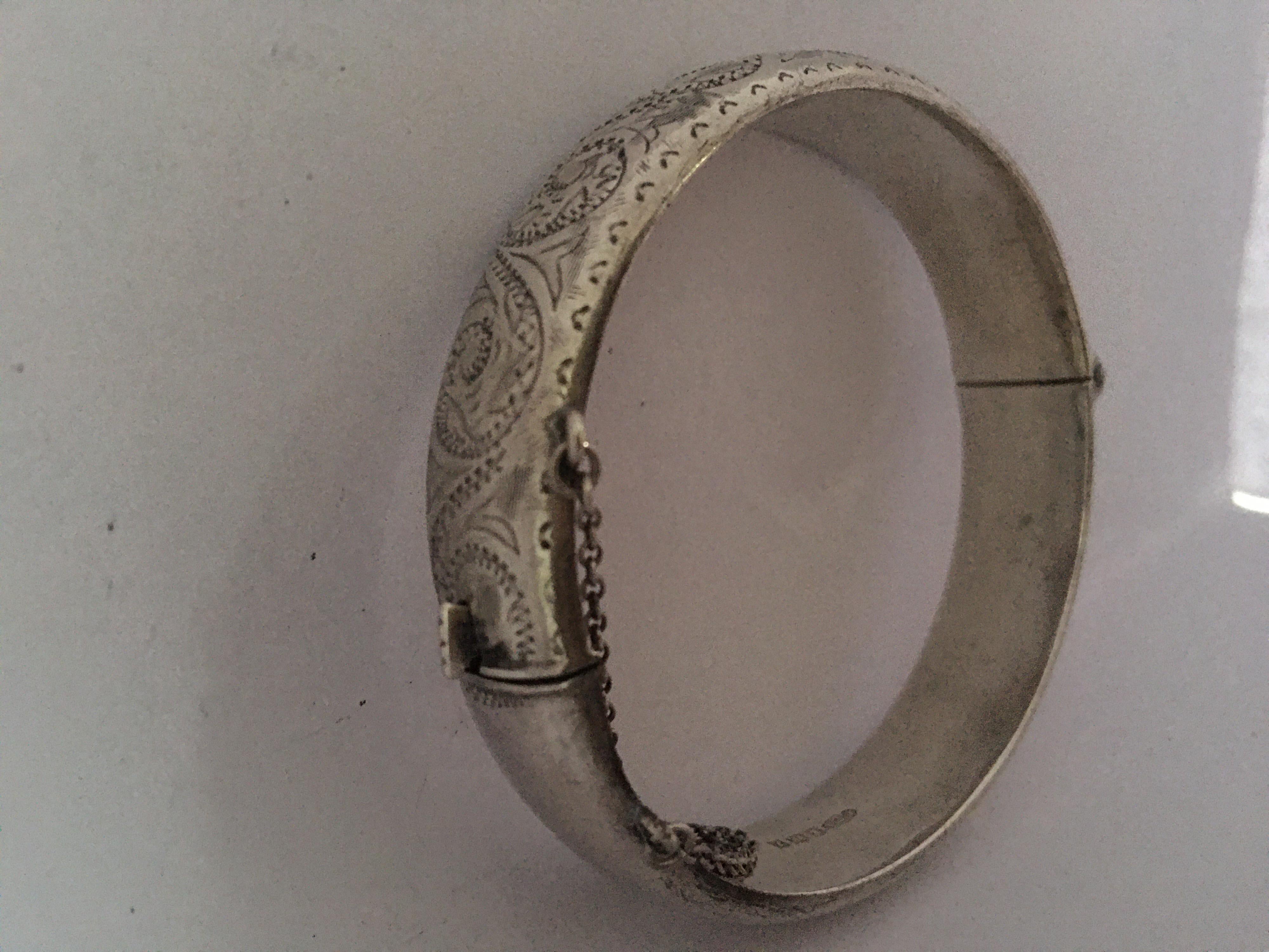This beautiful pre-owned antique silver bangle is in good wearable condition. Visible signs of ageing and wear with light marks and dents on the outer layer as shown. Please study the images carefully as form part of the description.