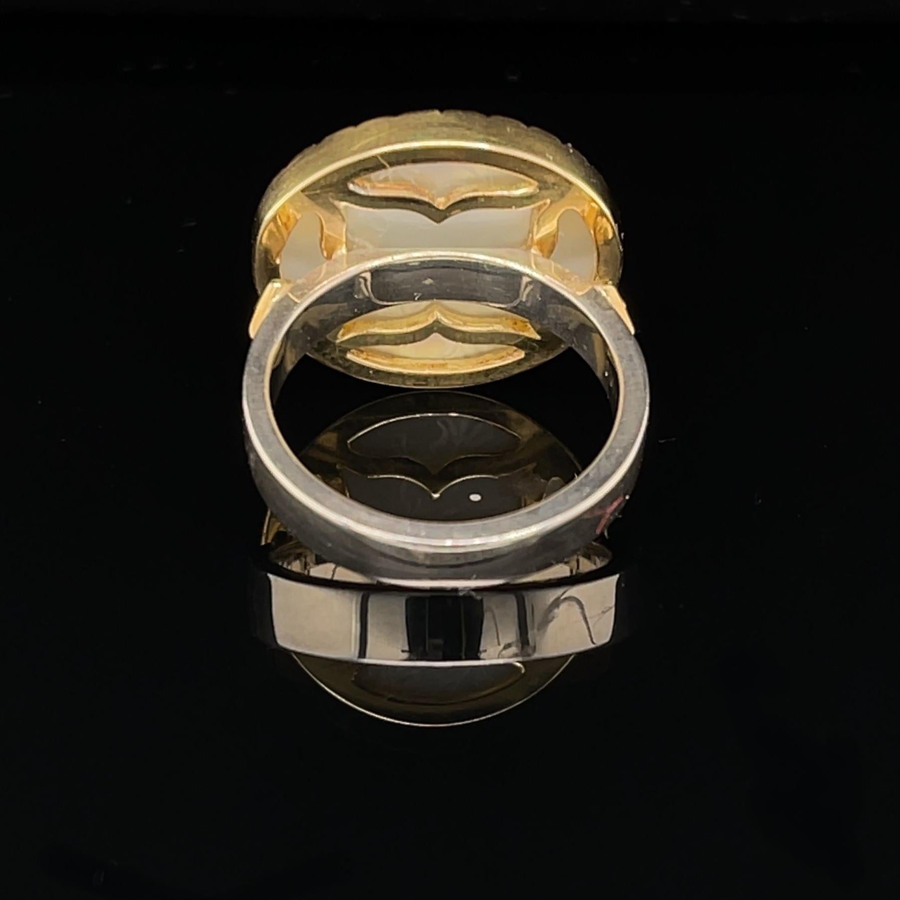 Women's or Men's Antique Engraved Mother-of-Pearl Ring in 18k Gold with Removable Ceramic Bands For Sale