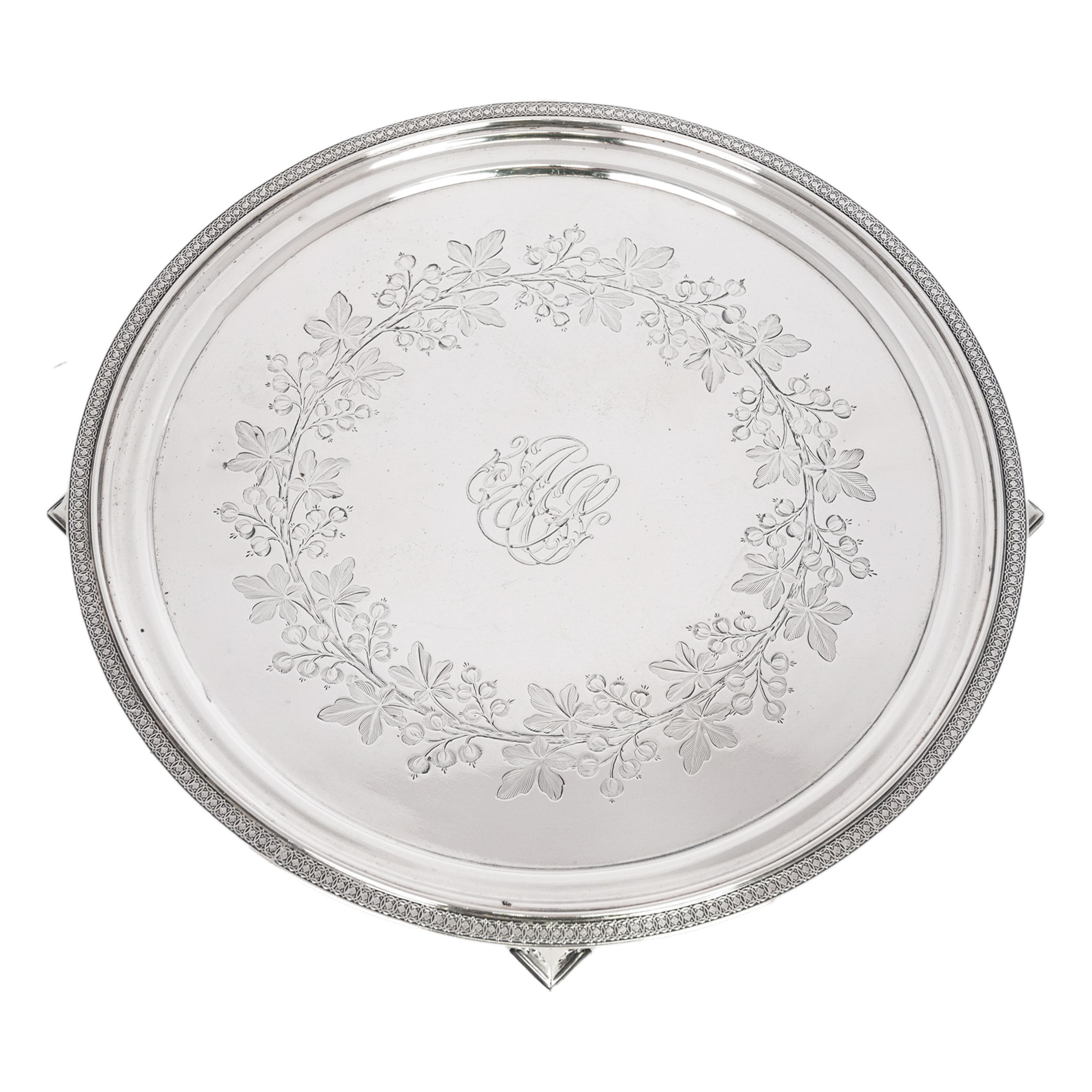 Américain Antique Sterling Silver Graved Tiffany & Co Footed Salver Tray New York 1870 en vente