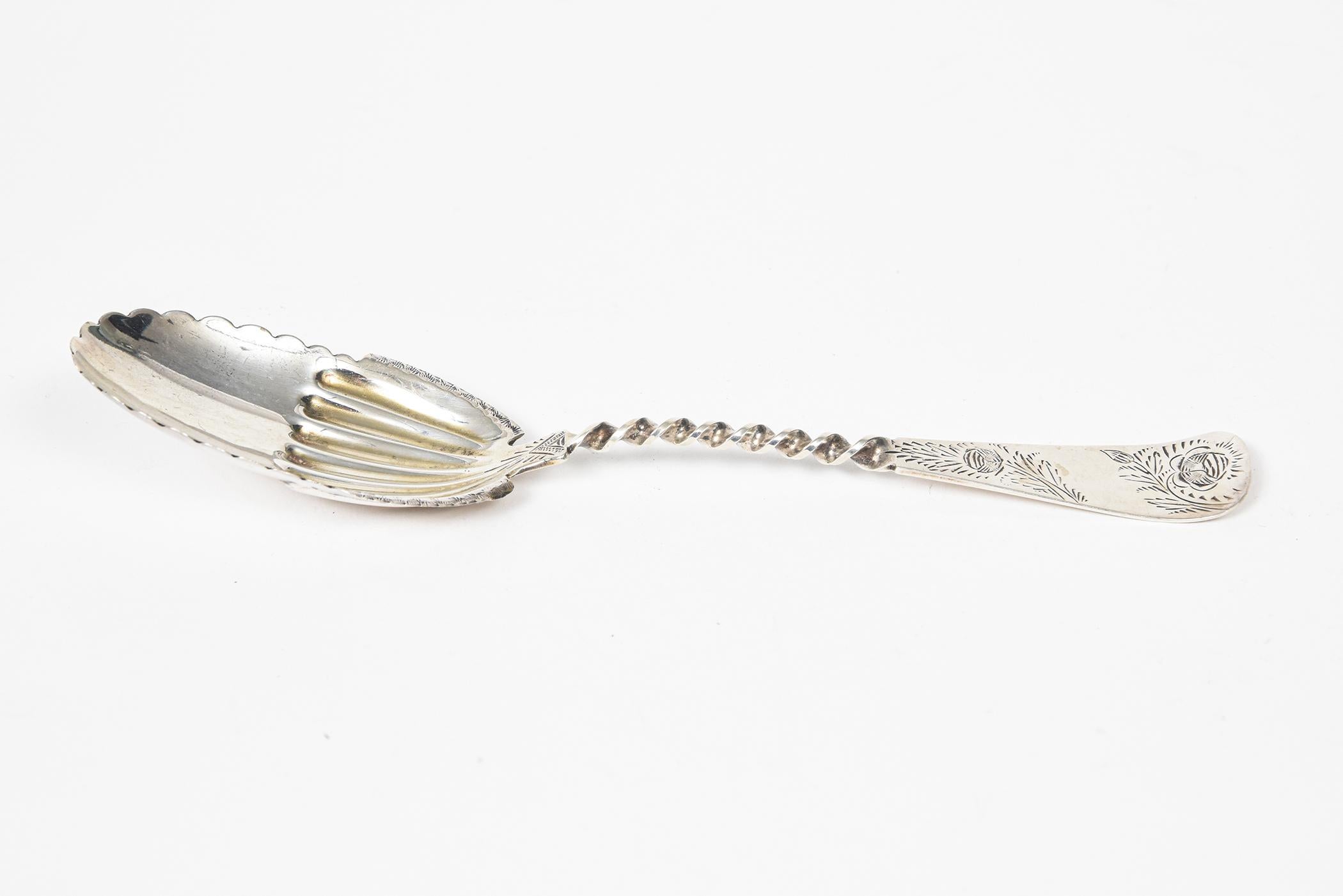 Antike graviert Twisted Sterling Silber servieren Beere Löffel (Viktorianisch) im Angebot