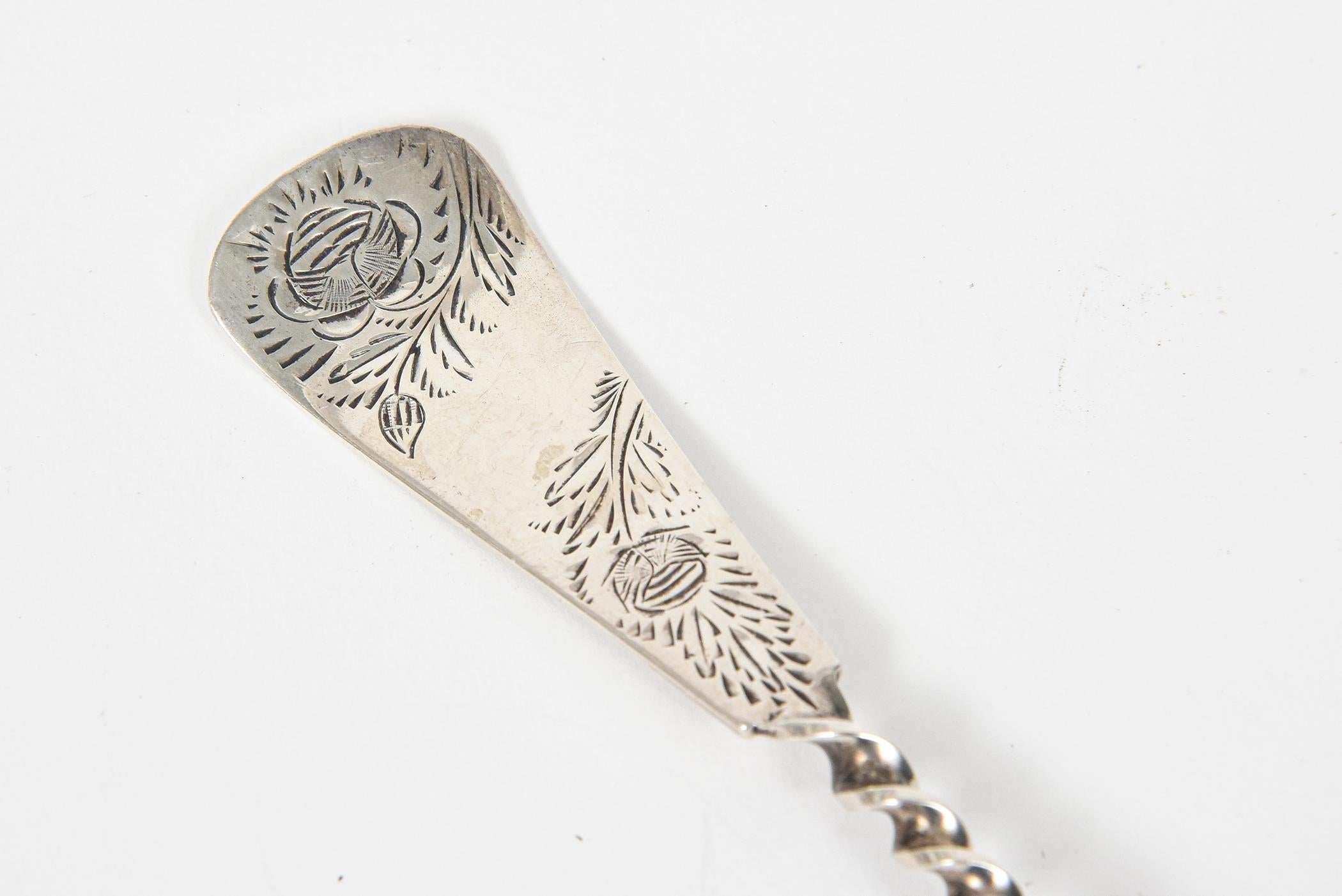 Antique Engraved Twisted Sterling Silver Serving Berry Spoon In Good Condition For Sale In Miami Beach, FL