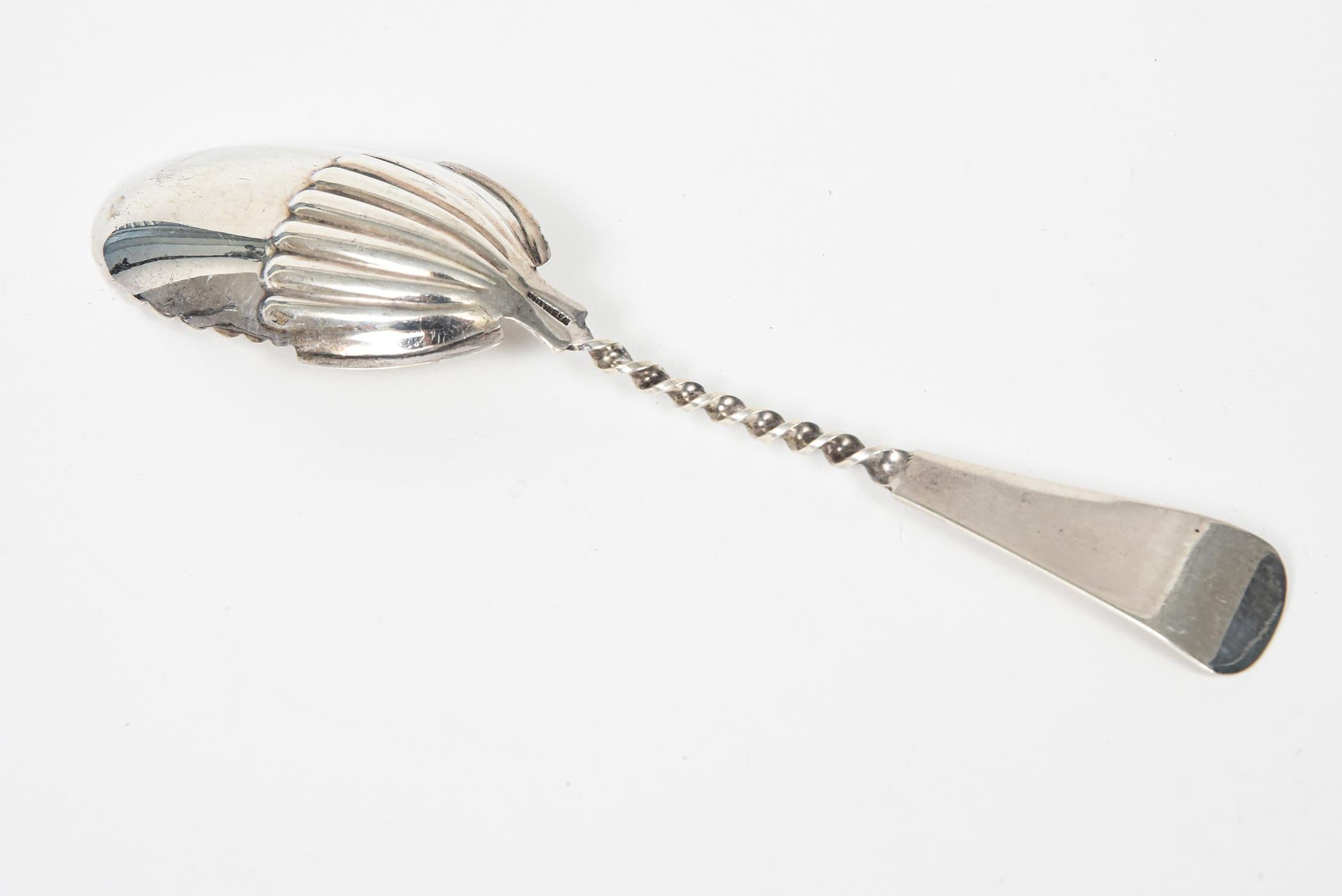 Antike graviert Twisted Sterling Silber servieren Beere Löffel im Angebot 2