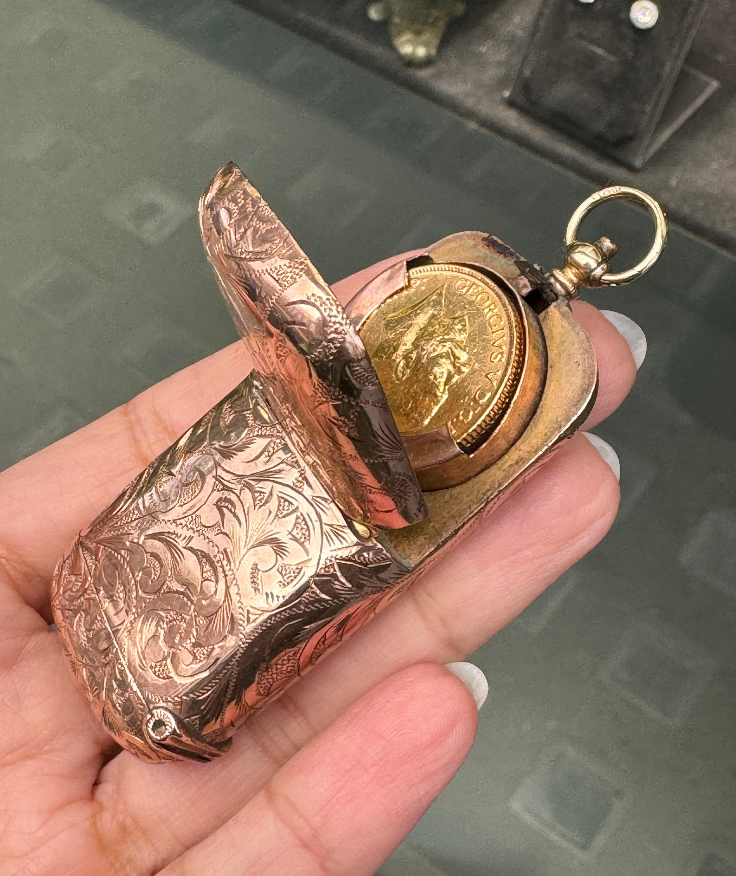 Antiguo estuche grabado de Vesta y monedero soberano en oro rosa de 9 quilates, 1900 en venta 1