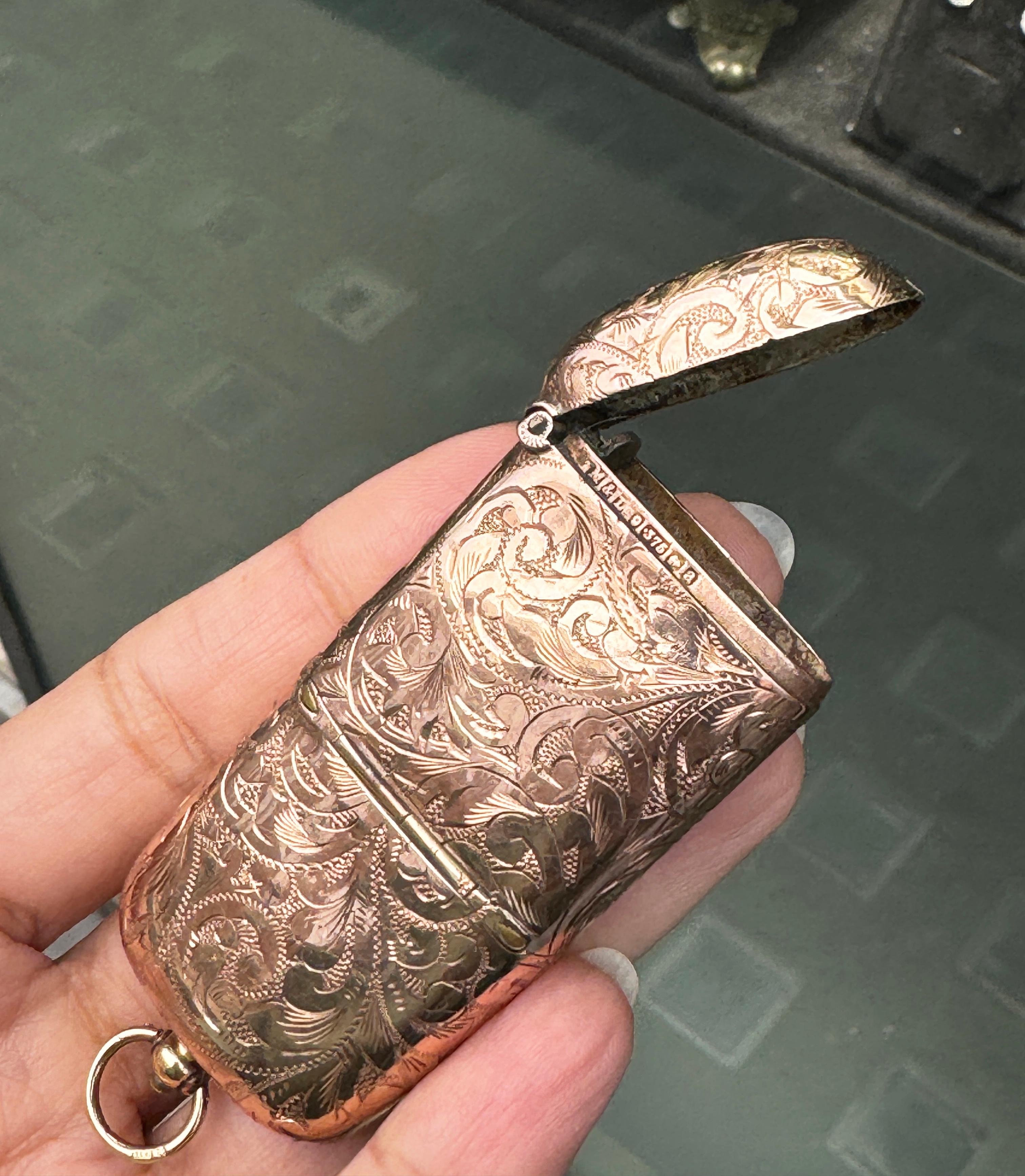 Antiguo estuche grabado de Vesta y monedero soberano en oro rosa de 9 quilates, 1900 en venta 2