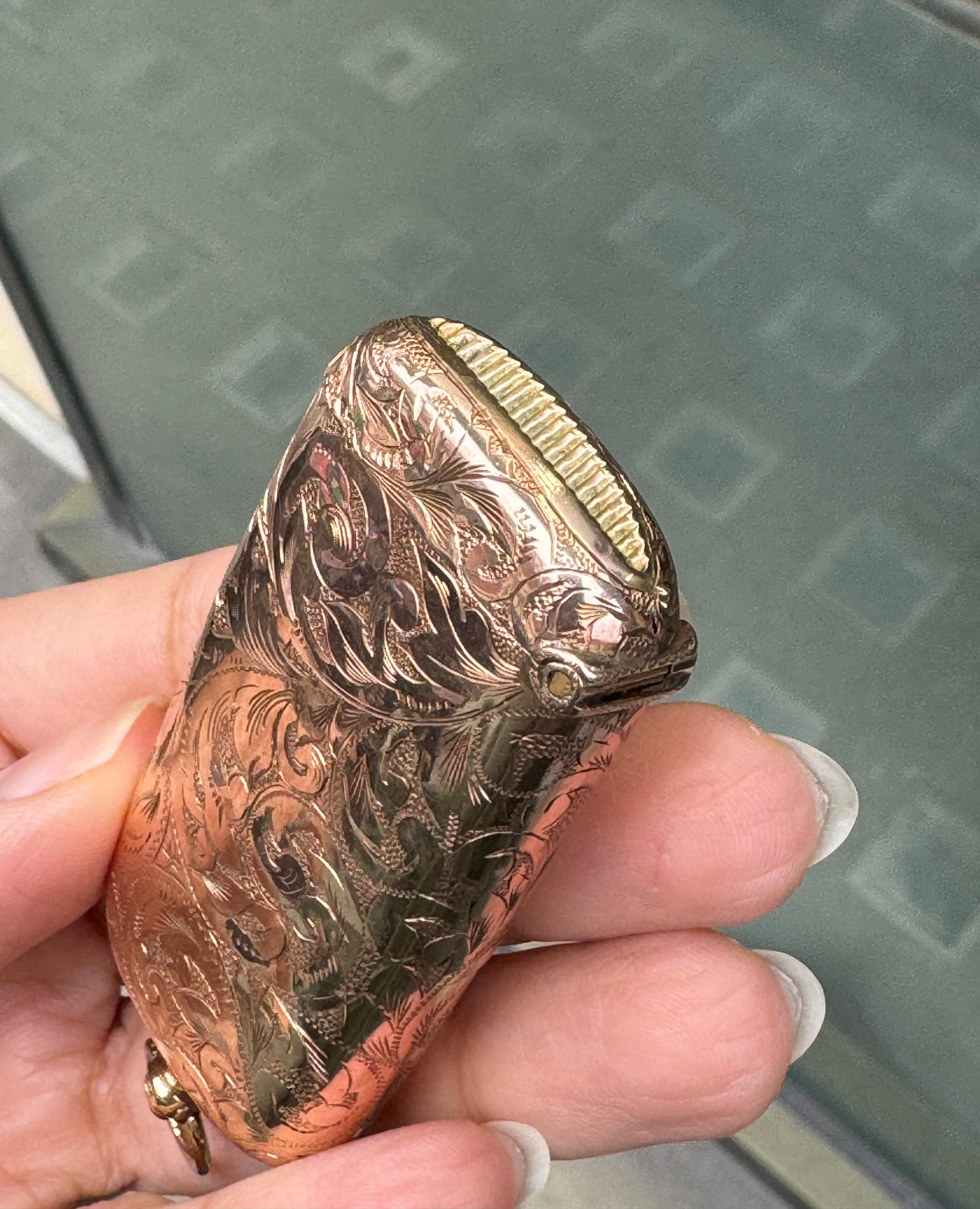Antiguo estuche grabado de Vesta y monedero soberano en oro rosa de 9 quilates, 1900 en venta 4