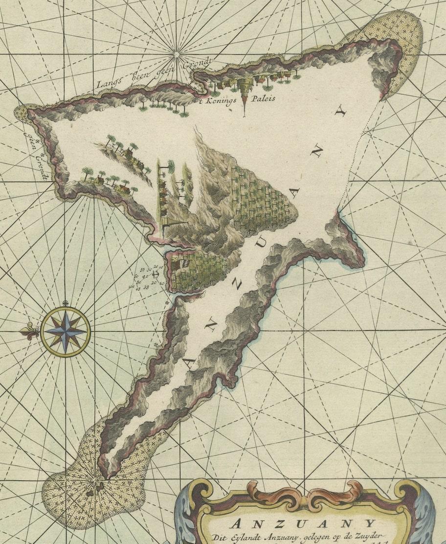 Antique Engraving of the Island Nzwani or Anzuany of the Comoros Islands, 1726 In Excellent Condition For Sale In Langweer, NL
