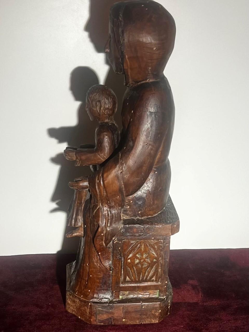 Gothique Anciennement, Vierge Marie et enfant intronisée en vente