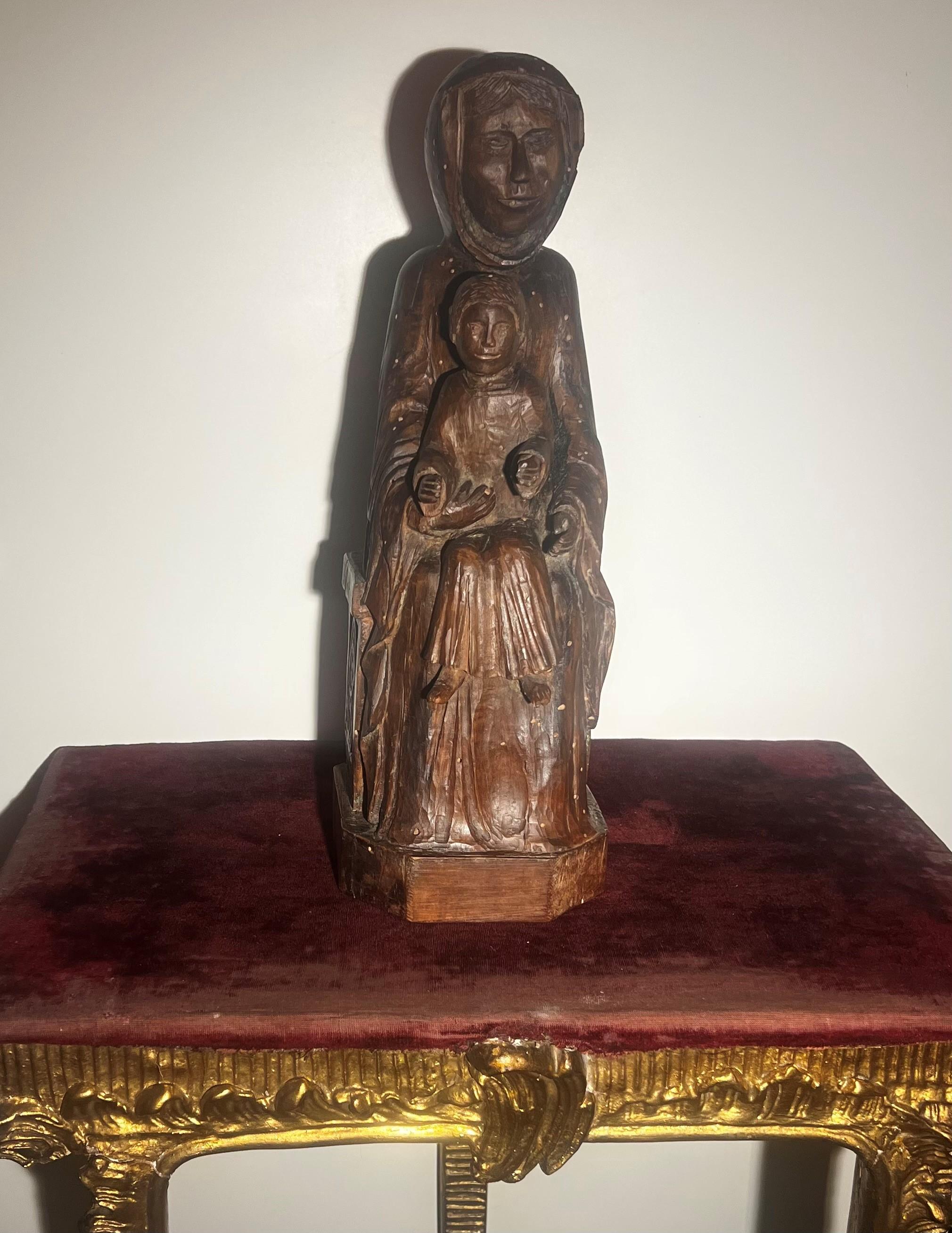 Sculpté Anciennement, Vierge Marie et enfant intronisée en vente