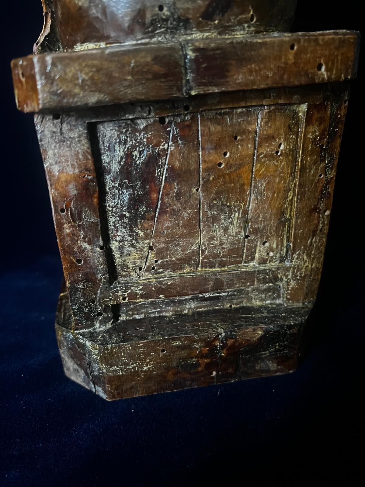 Antique French Romanesque 12th century Enthroned Madonna and Child Tallado a mano en venta