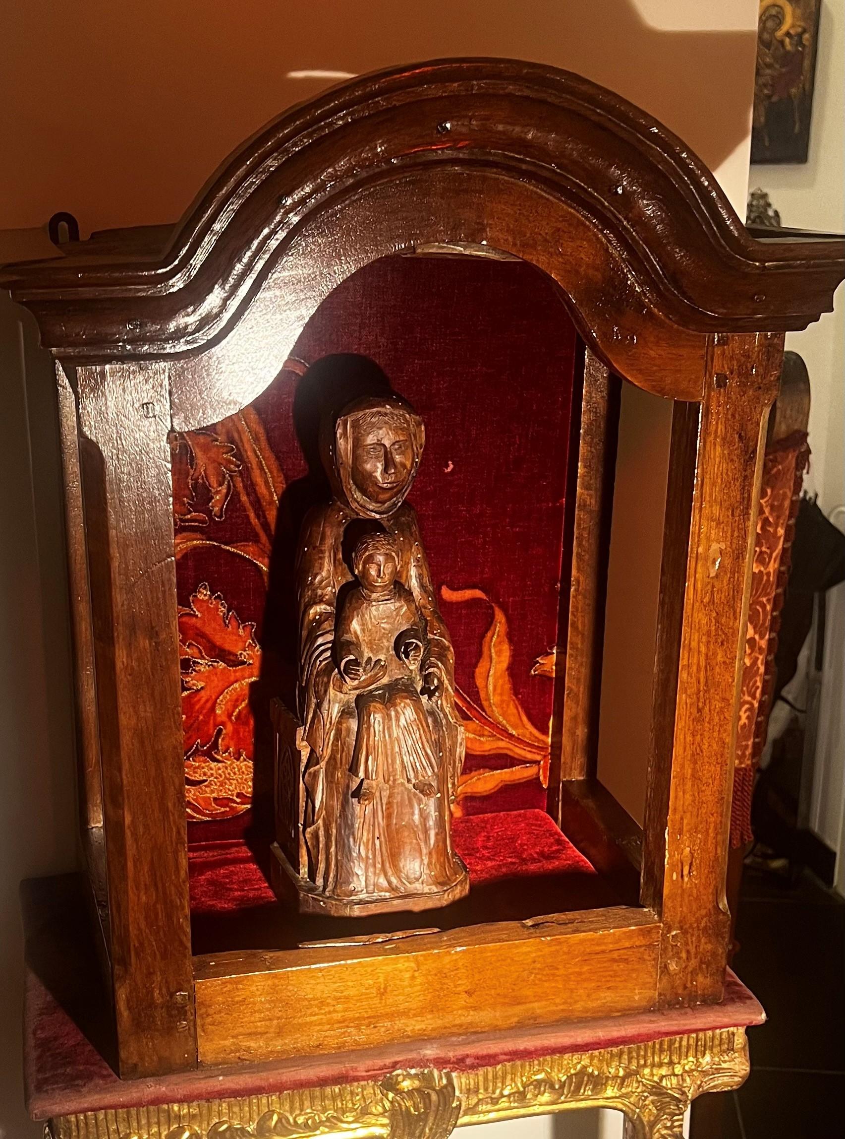 Antique Enthroned Virgin Mary and Child In Good Condition For Sale In Doha, QA