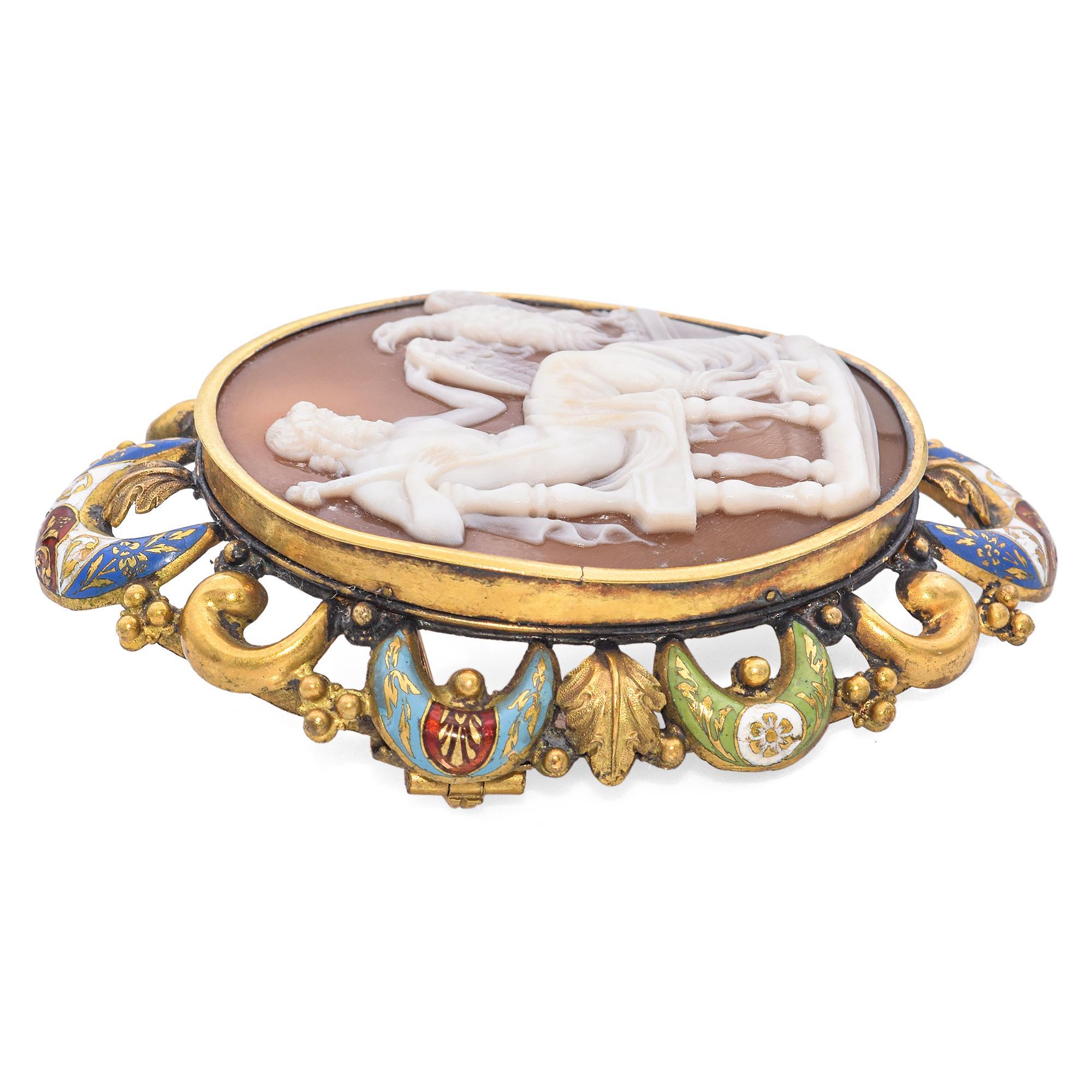Victorien Broche ancienne camée Zeus avec son aigle en or jaune et émail en vente