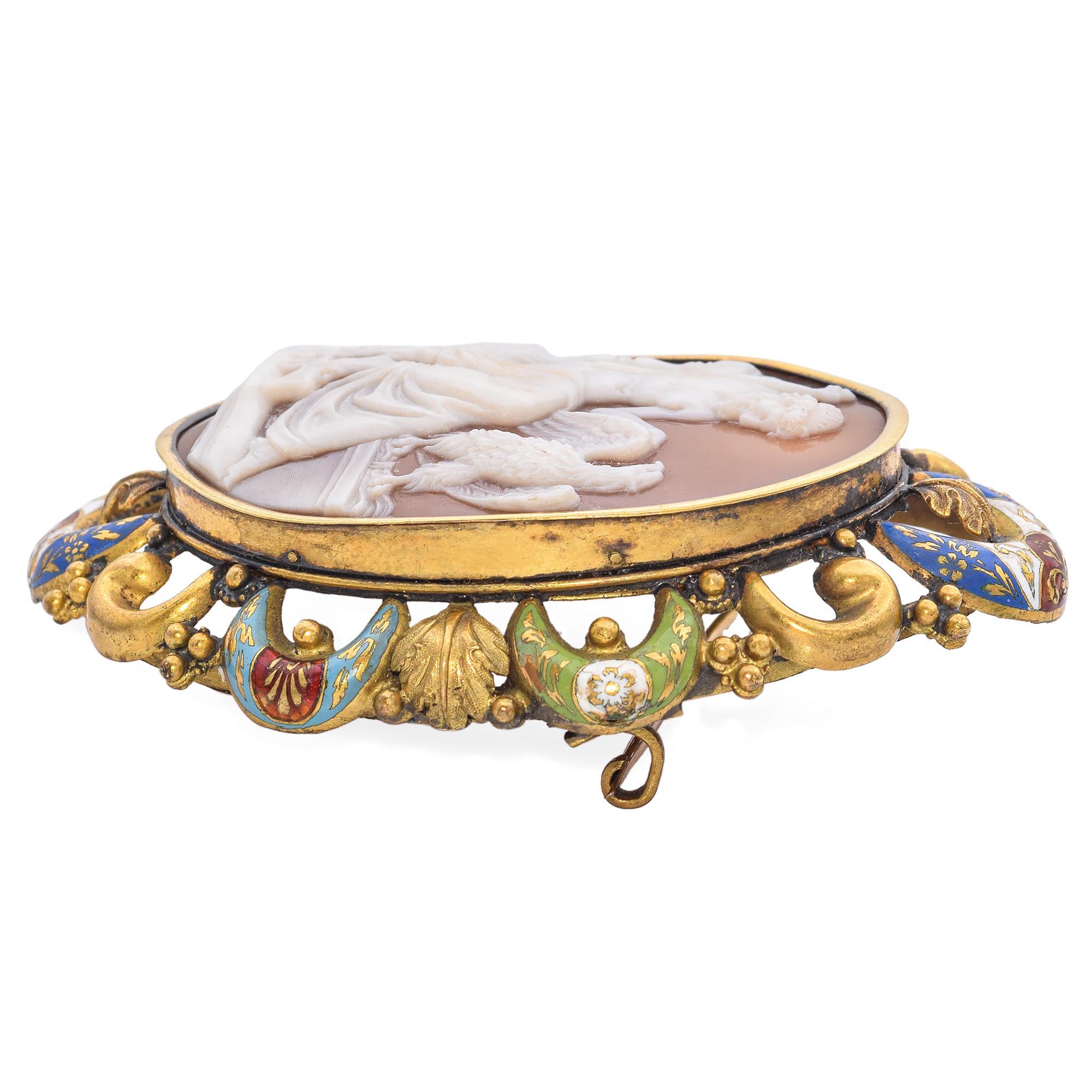 Broche ancienne camée Zeus avec son aigle en or jaune et émail Pour femmes en vente