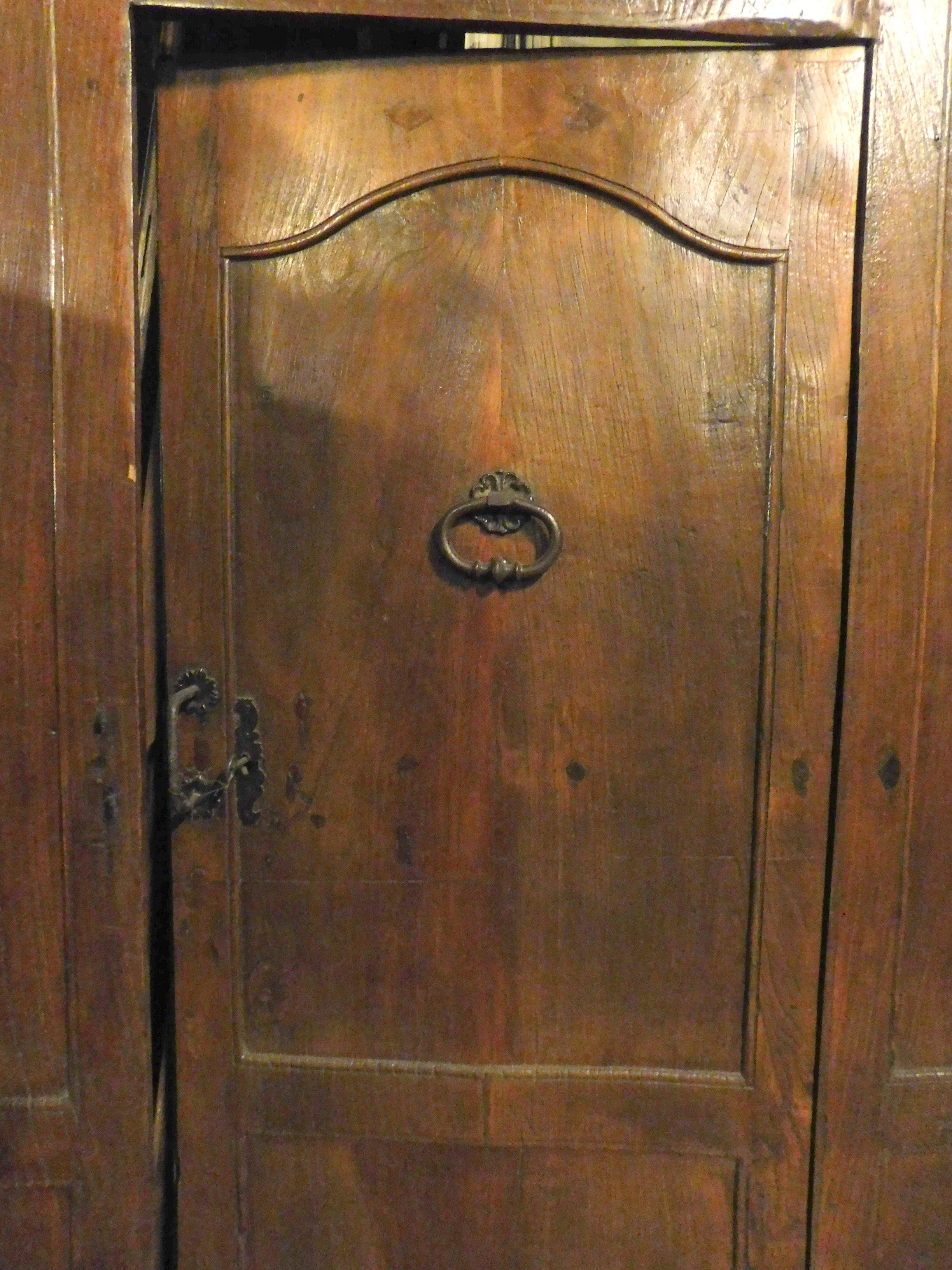 Italian Antique Entrance Door in Carved Walnut, 17th Century, Italy For Sale