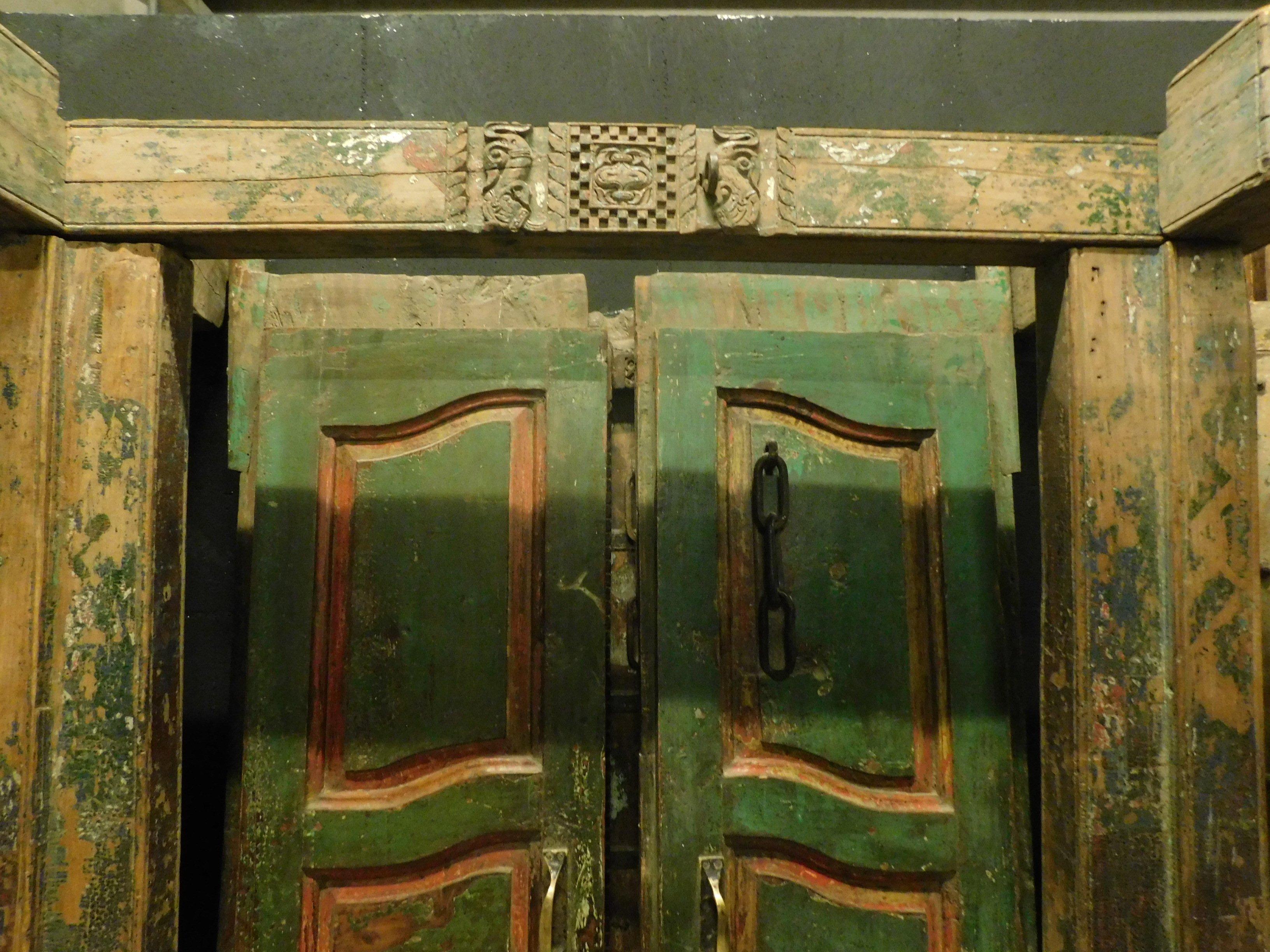 Antique Entrance Door in Green and Red Lacquered Wood, Ethnic Style, 1700 In Good Condition In Cuneo, Italy (CN)
