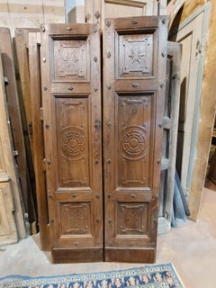 Antique Entrance Door in Walnut with Carved Decorations, 19th Century, Italy