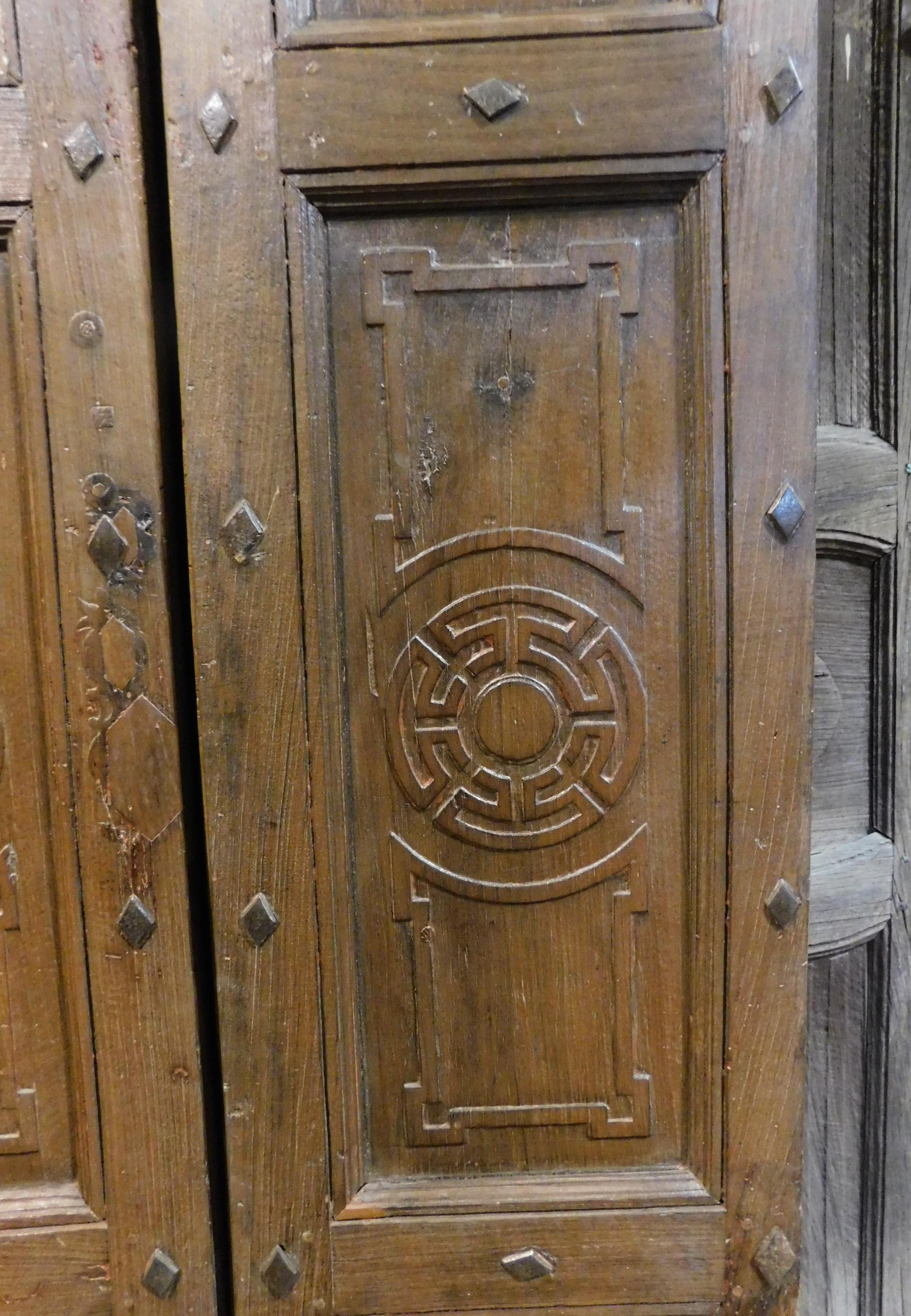 Italian Antique Entrance Door in Walnut with Carved Decorations, 19th Century, Italy For Sale