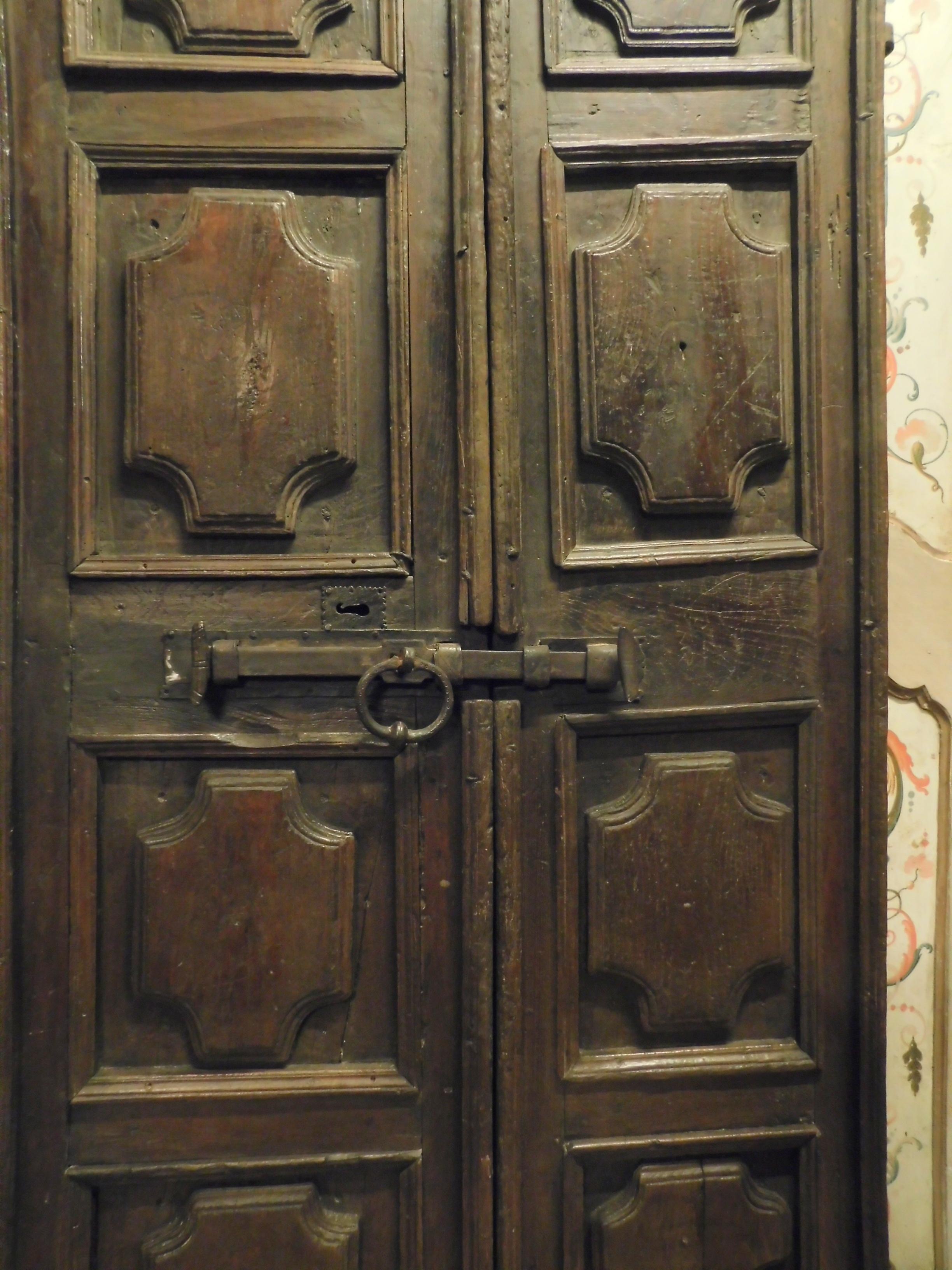 Hand-Carved Antique Entrance Door in Walnut with Carved Panels, 17th Century, Italy