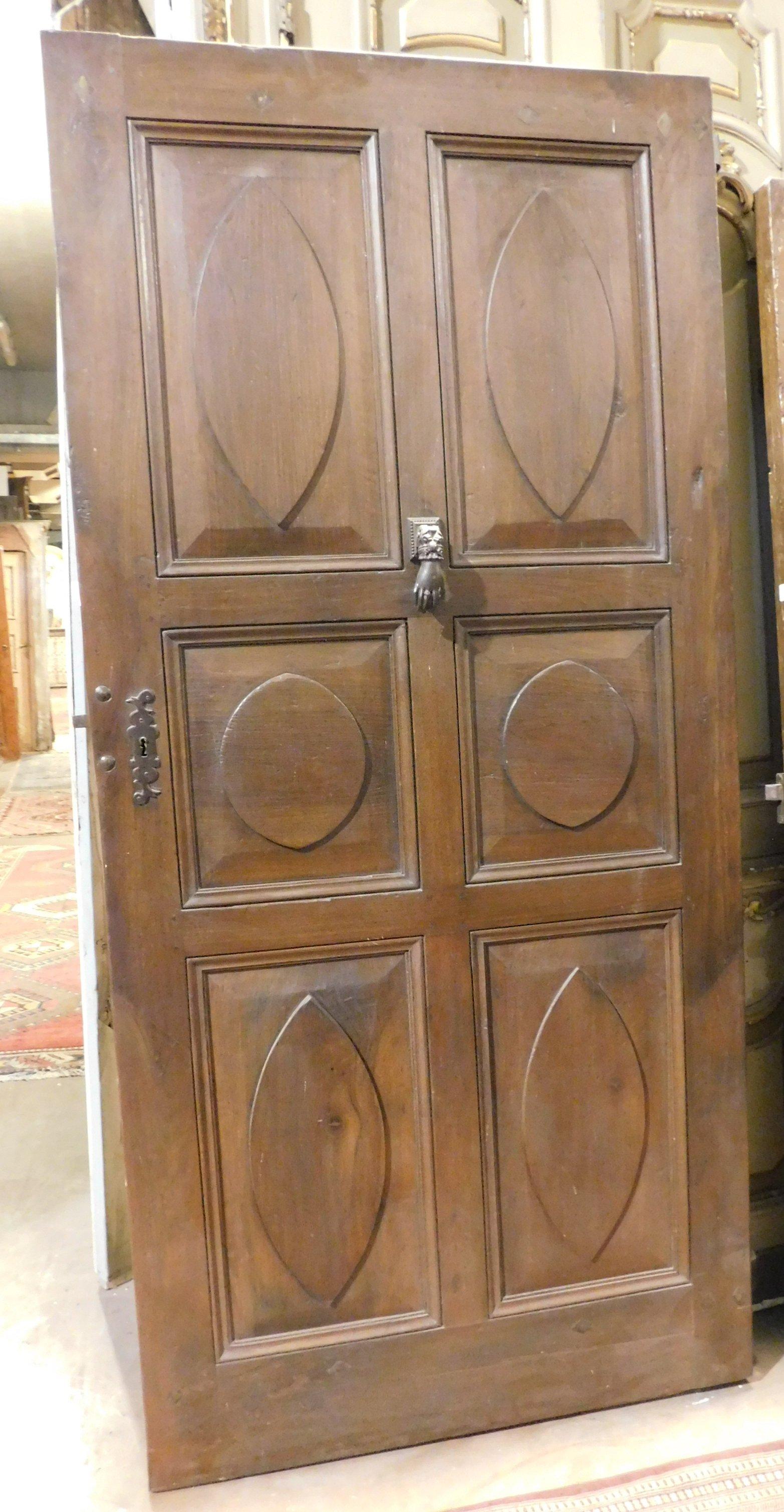 Antique Entrance Door, Main Door in Carved Walnut, 19th Century Italy In Good Condition In Cuneo, Italy (CN)