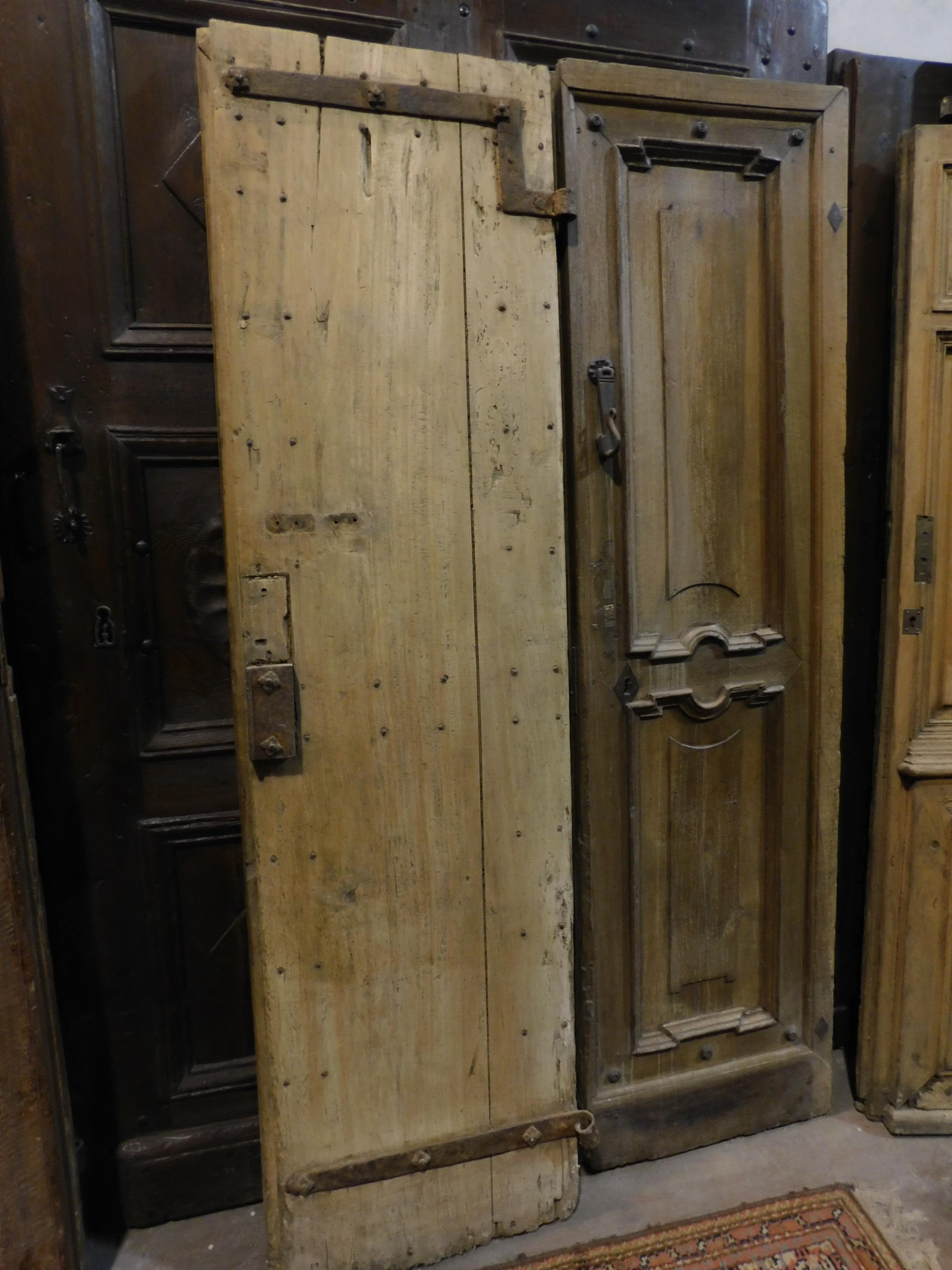 19th Century Antique Entrance Door with Double Leaf, Carved Walnut Wood, 1800, Italy For Sale
